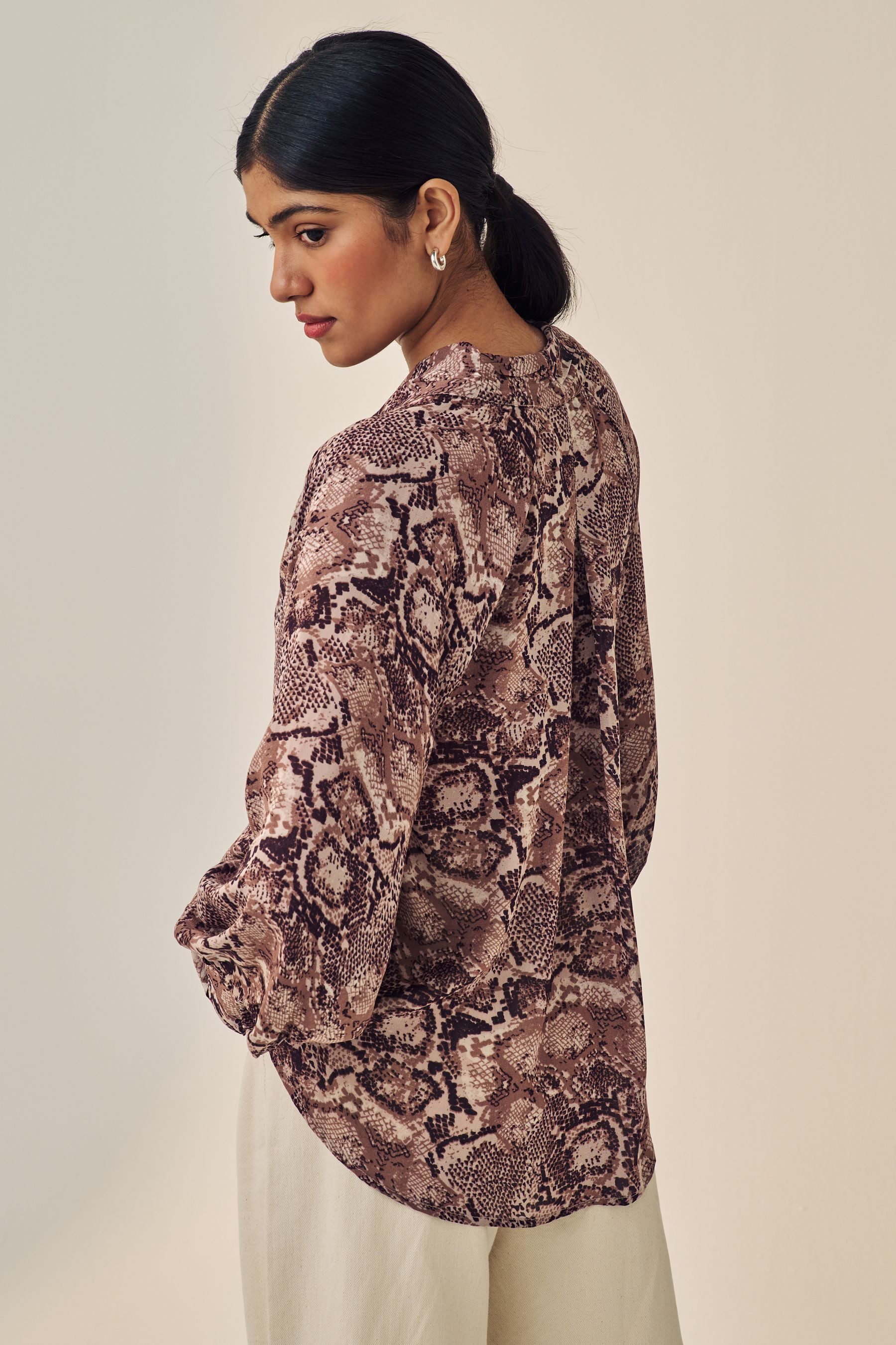 Next Langarmbluse Langärmelige Bluse mit Bindeausschnitt günstig online kaufen