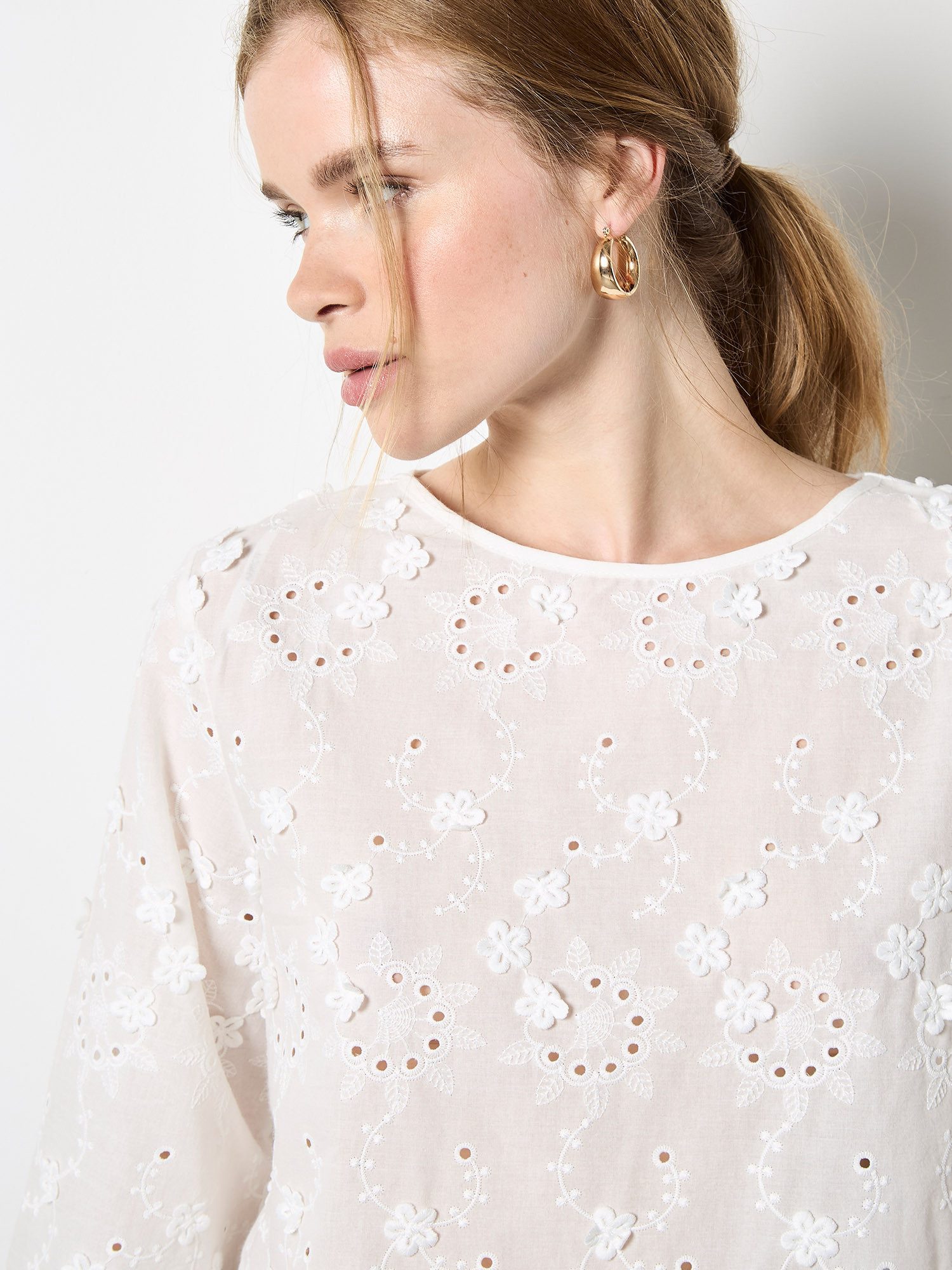 Apricot Shirtbluse Blusenshirt mit Lochstickerei und 3D Blumen