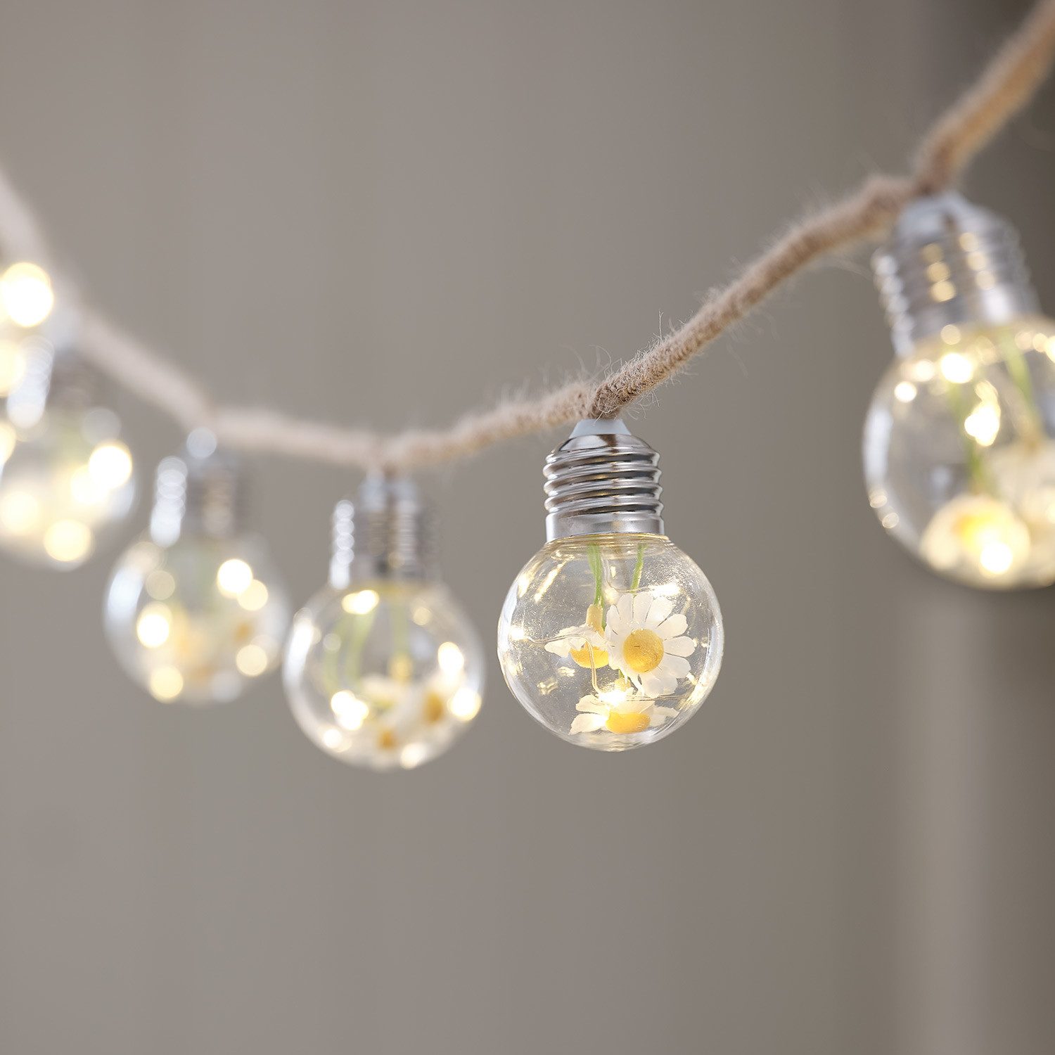 Lights4fun LED-Lichterkette 10er batteriebetriebene LED-Lichterkette mit Blumen in warmweißen Glüh