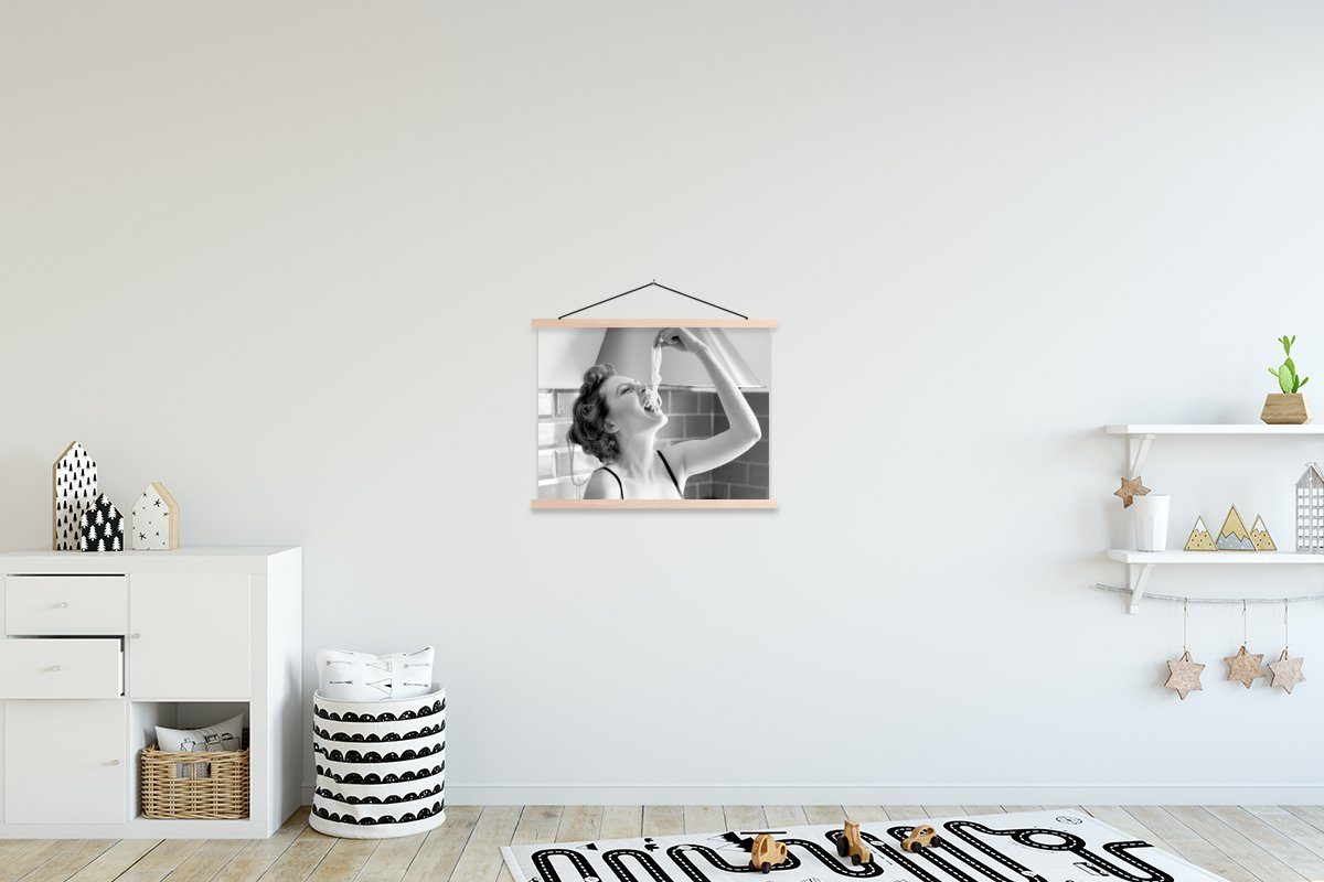 MuchoWow Poster Vintage Spaghetti Textilposter und weiß, - Frau St), braun (1 Wohnzimmer, Magnetisch Posterleiste, - Bilderleiste, | braun Schwarz - für