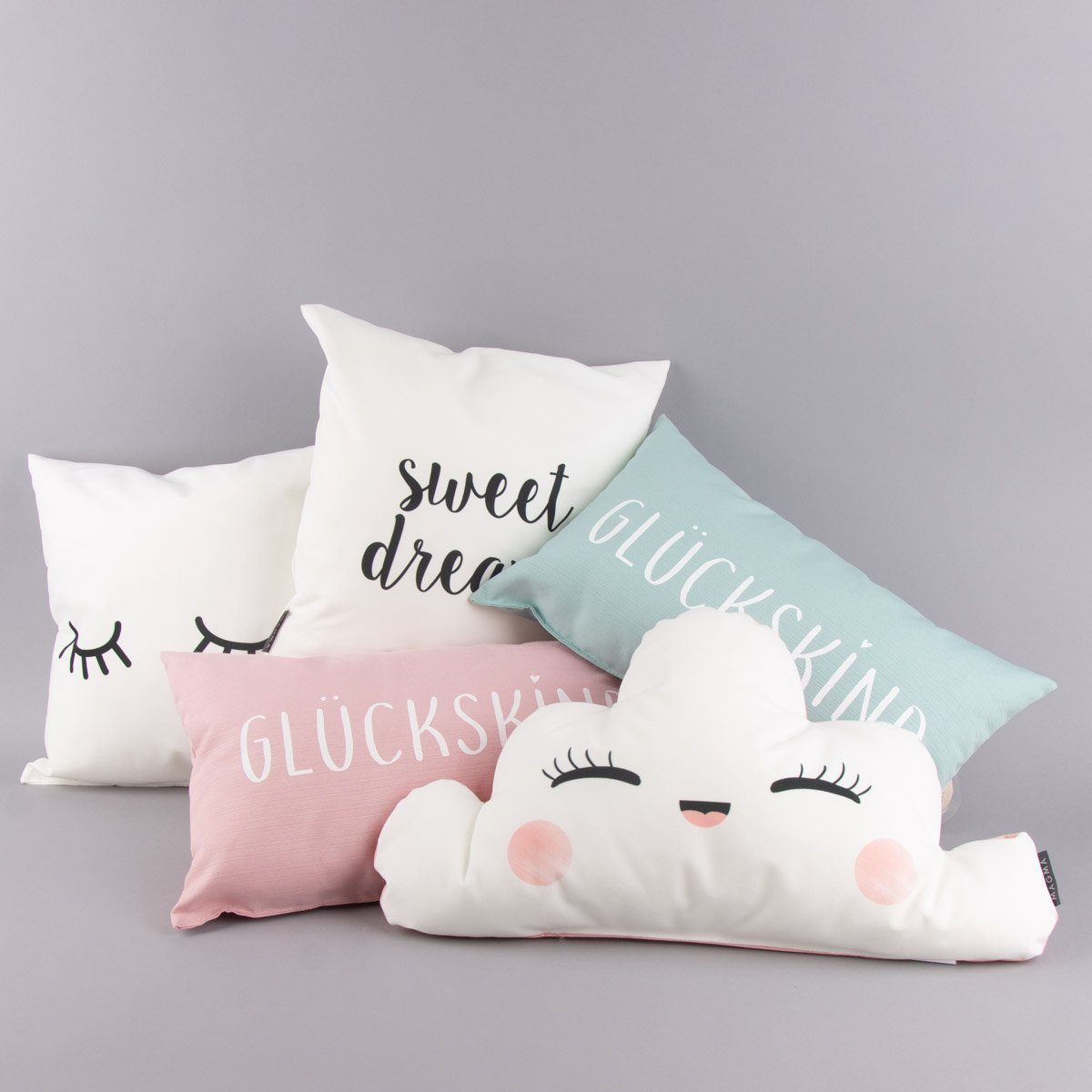 SCHÖNER LEBEN. Dekokissen Magma Deko Kissen Wolkenform mit Gesicht weiß lachsrosa 30x50cm