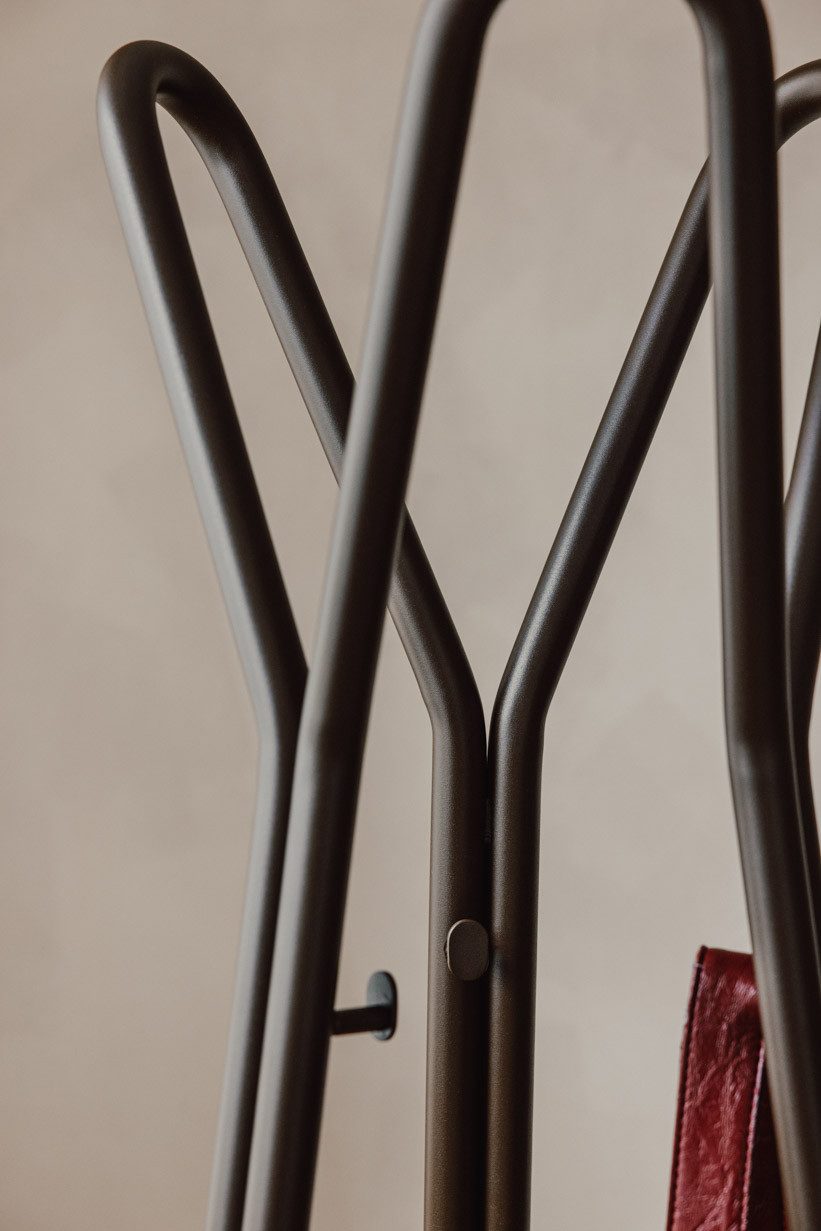 Metallbude Garderobenständer CHARLES, platzsparende Standgarderobe, robustes und minimalistisches Design