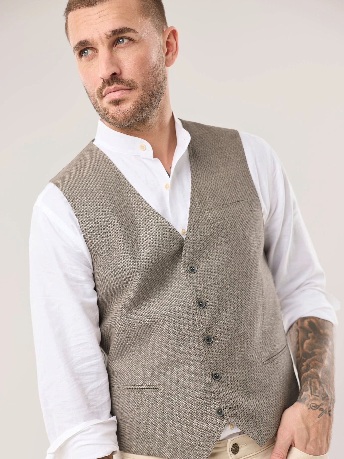Walbusch Anzugweste Herren Reiseleinen-Weste V-Ausschnitt Comfort Fit Leinen-Baumwoll-Mischung 50/50, knitterarm, kühlend, 5 Schmuckknöpfe
