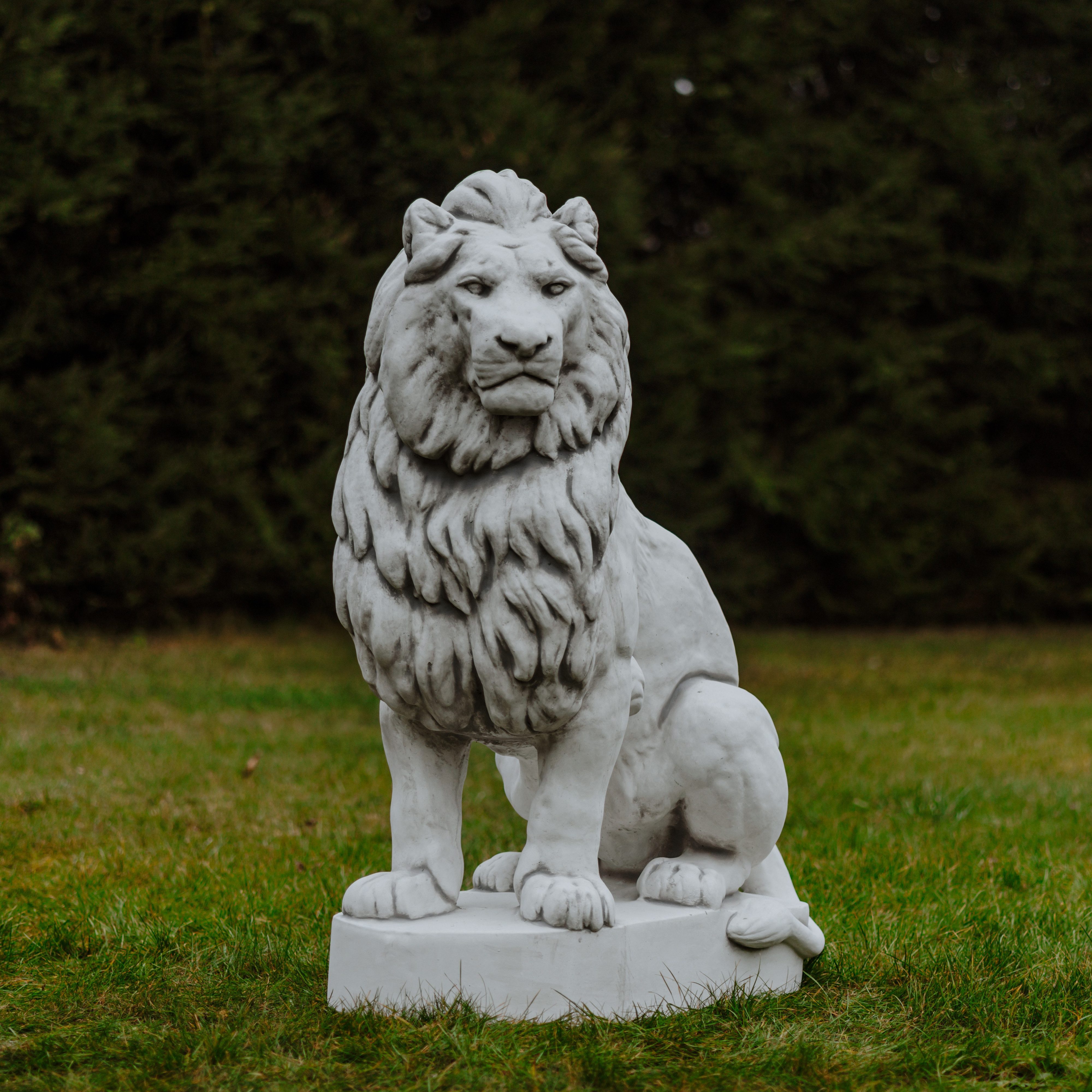 gartendekoparadies.de Gartenfigur Stein-Löwe auf Podest Links, H. 135 cm, 580 kg, Frostsicher