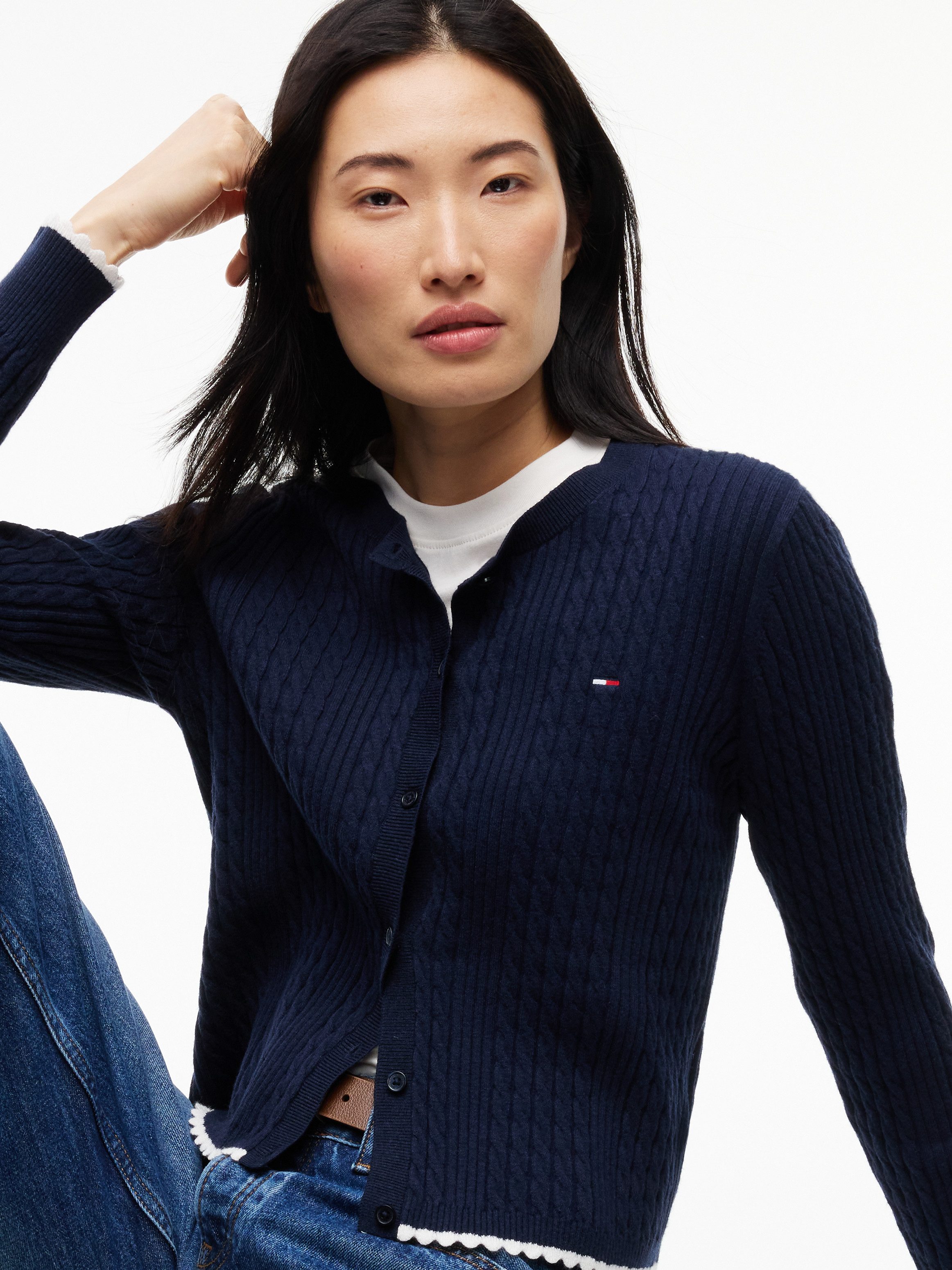 Tommy Jeans Strickjacke TJW CABLE CREW NECK CARDIGAN EXT Viskosemischung, mit Zopfmuster – Bild 2 von 5