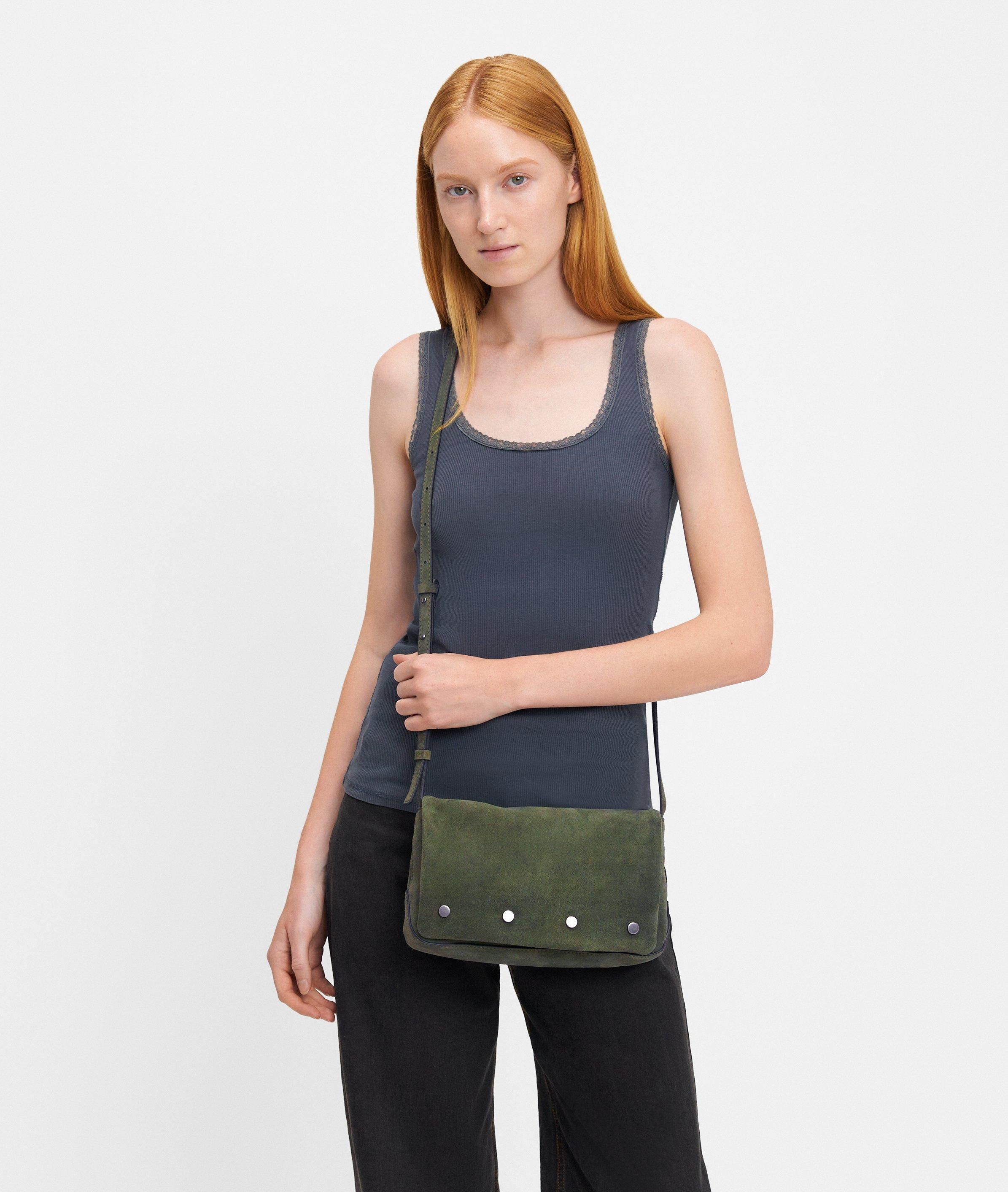 Liebeskind Berlin Umhängetasche Rive Crossbody S, Handliche Umhängetasche aus weichem Veloursleder