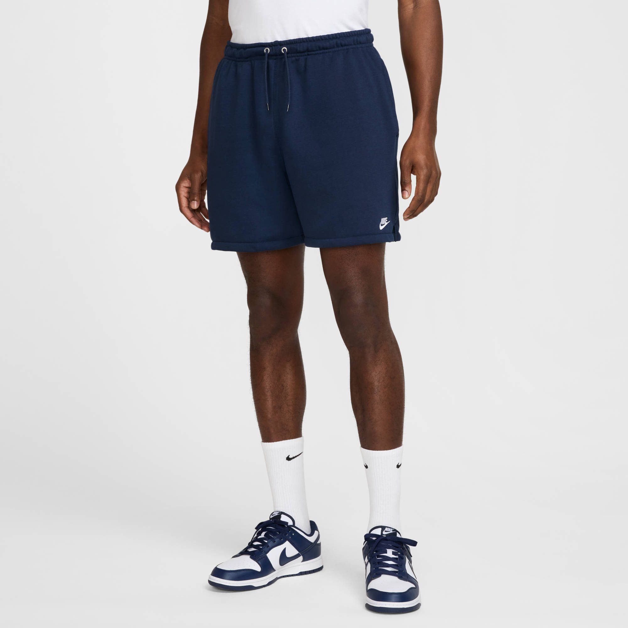 Nike Sportswear Shorts M NK CLUB FLOW FT SHORT mit Eingrifftaschen und Gesäßtasche, aus Baumwollmischung