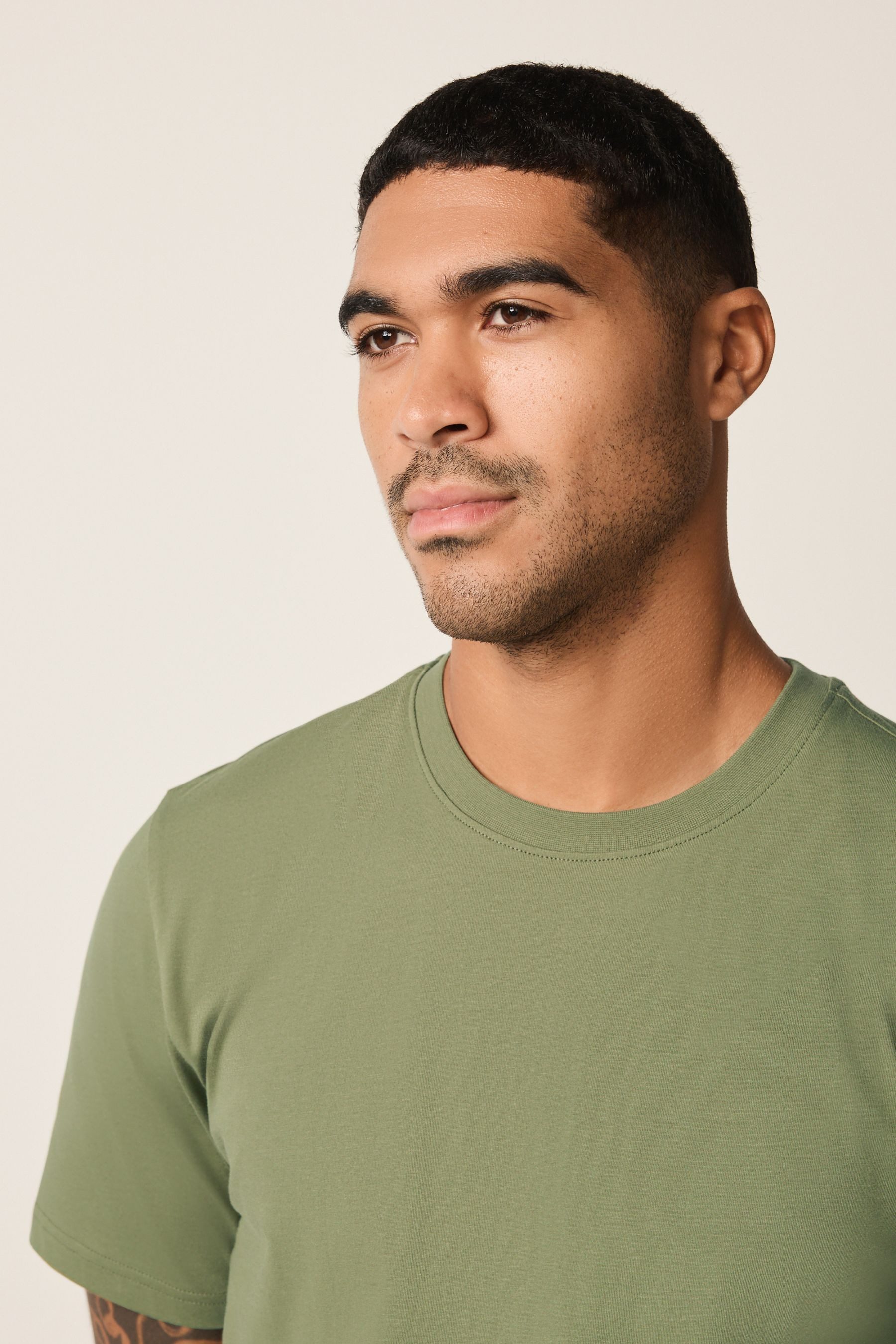 Next T-Shirt Essential Regular Fit Rundhals-T-Shirt (1-tlg) – Bild 5 von 5