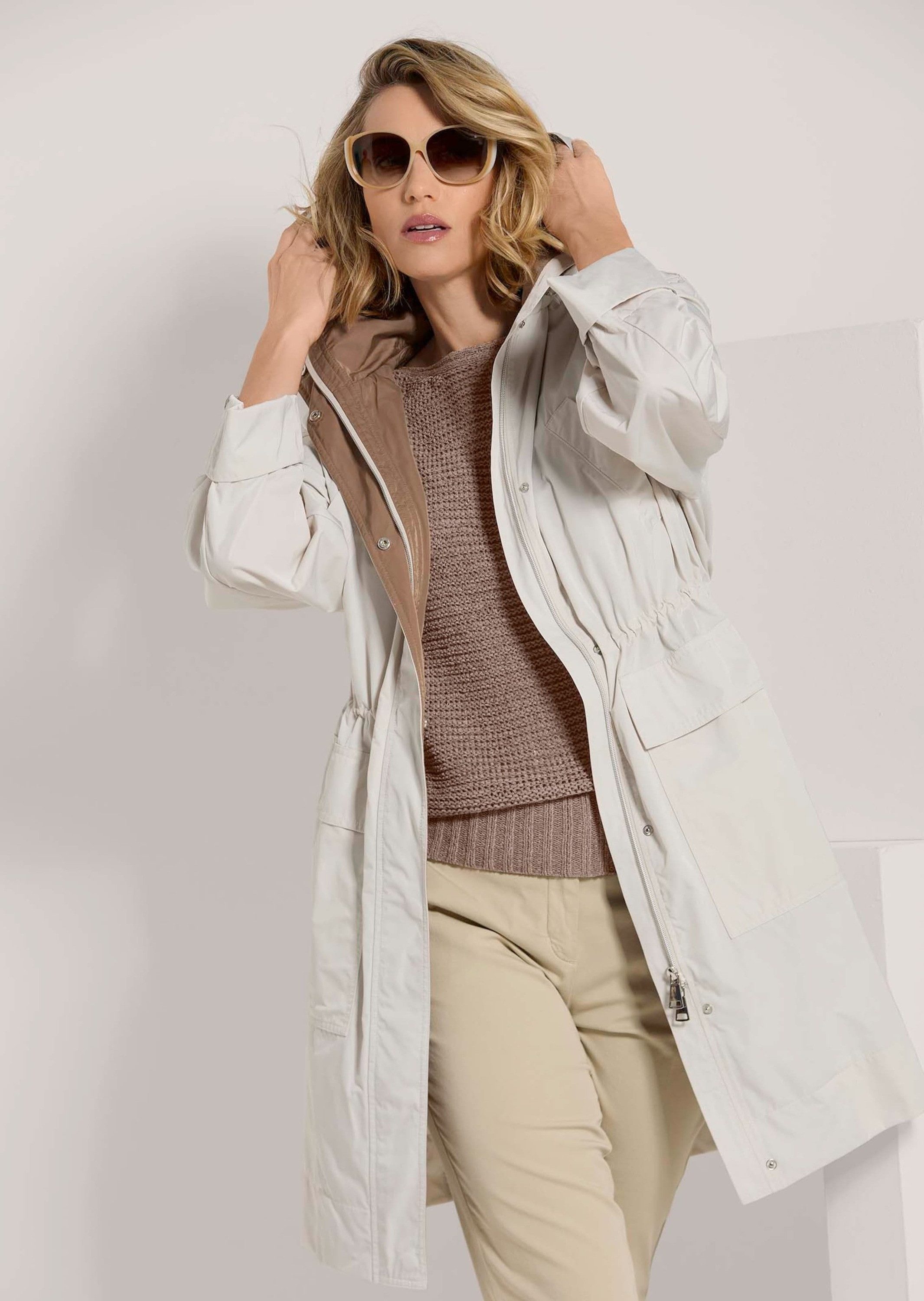 MADELEINE Outdoorjacke Longjacke mit abnehmbarer Kapuze Unifarbenes Design mit hohem Stehkragen und verdecktem Zipper