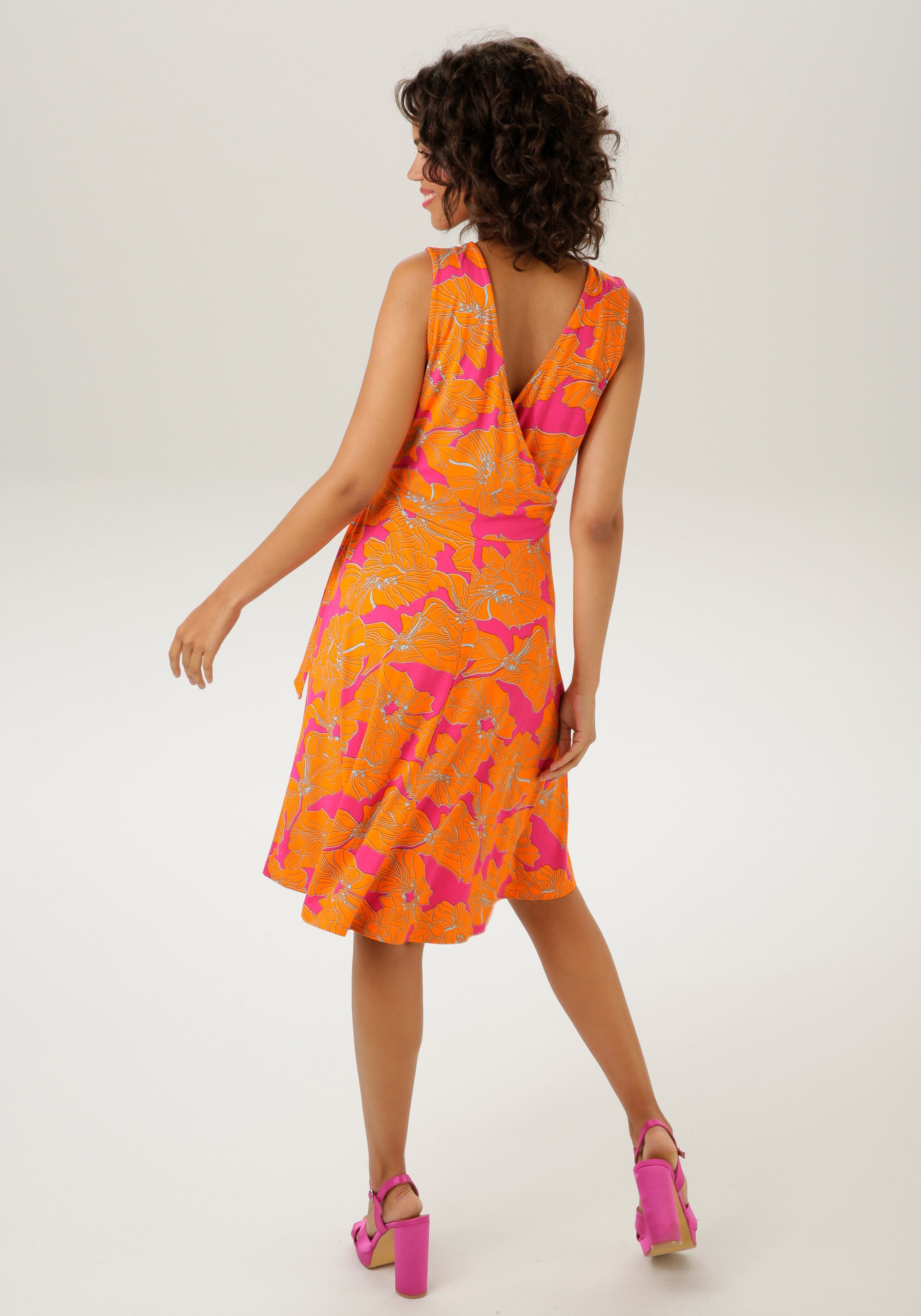 Aniston CASUAL Sommerkleid mit farbintensivem, - KOLLEKTION Blumendruck NEUE großflächigem