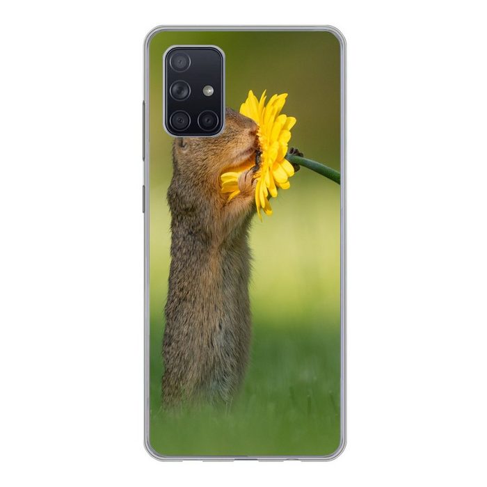 MuchoWow Handyhülle Eichhörnchen schnüffelt an einer gelben Blume von Fotograf Dick van Handyhülle Samsung Galaxy A51 5G Smartphone-Bumper Print Handy