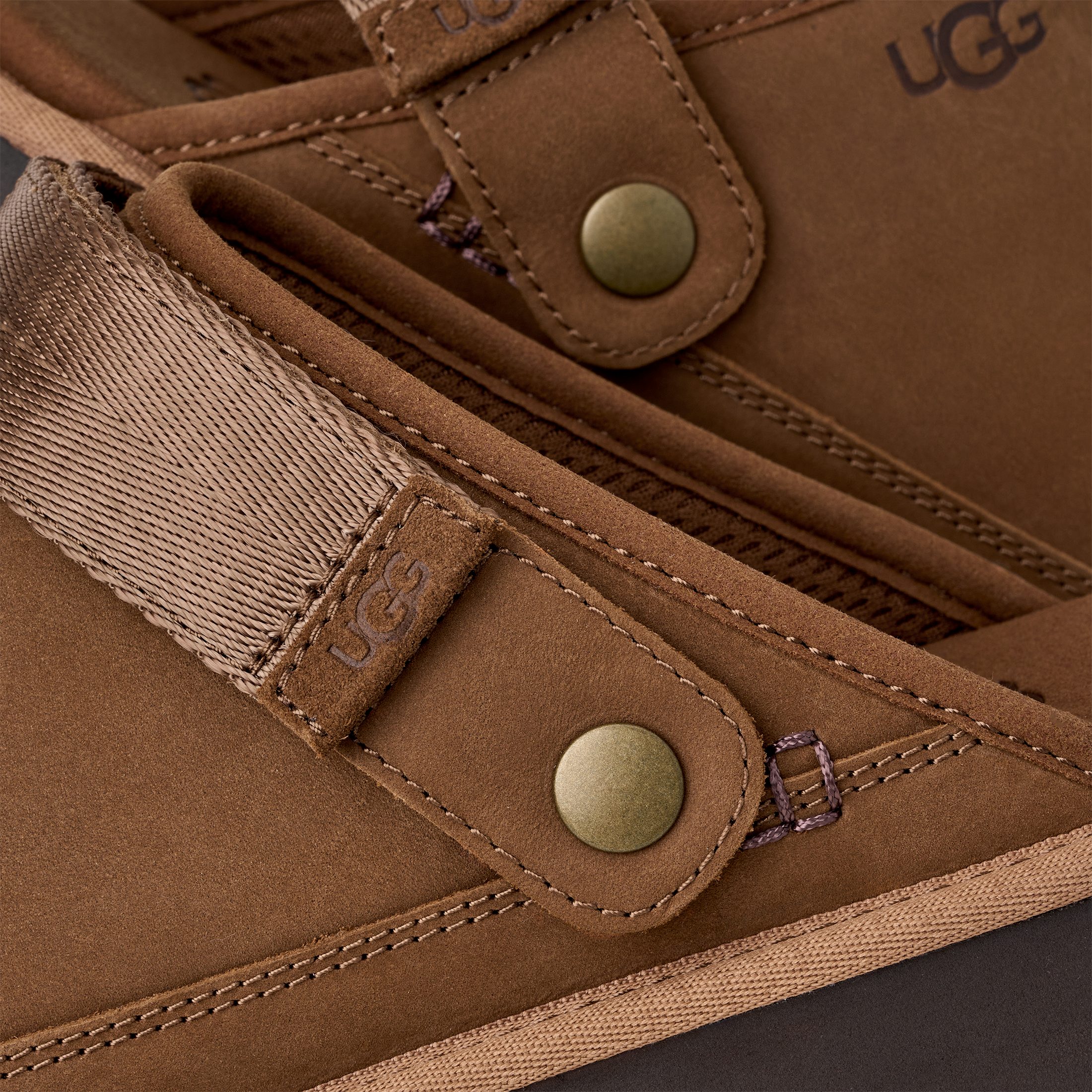 UGG GOLDENCOAST CLOG II NUBUCK Clog Mule, Sabot, Hausschuh, Fußbett mit Memory-Schaum