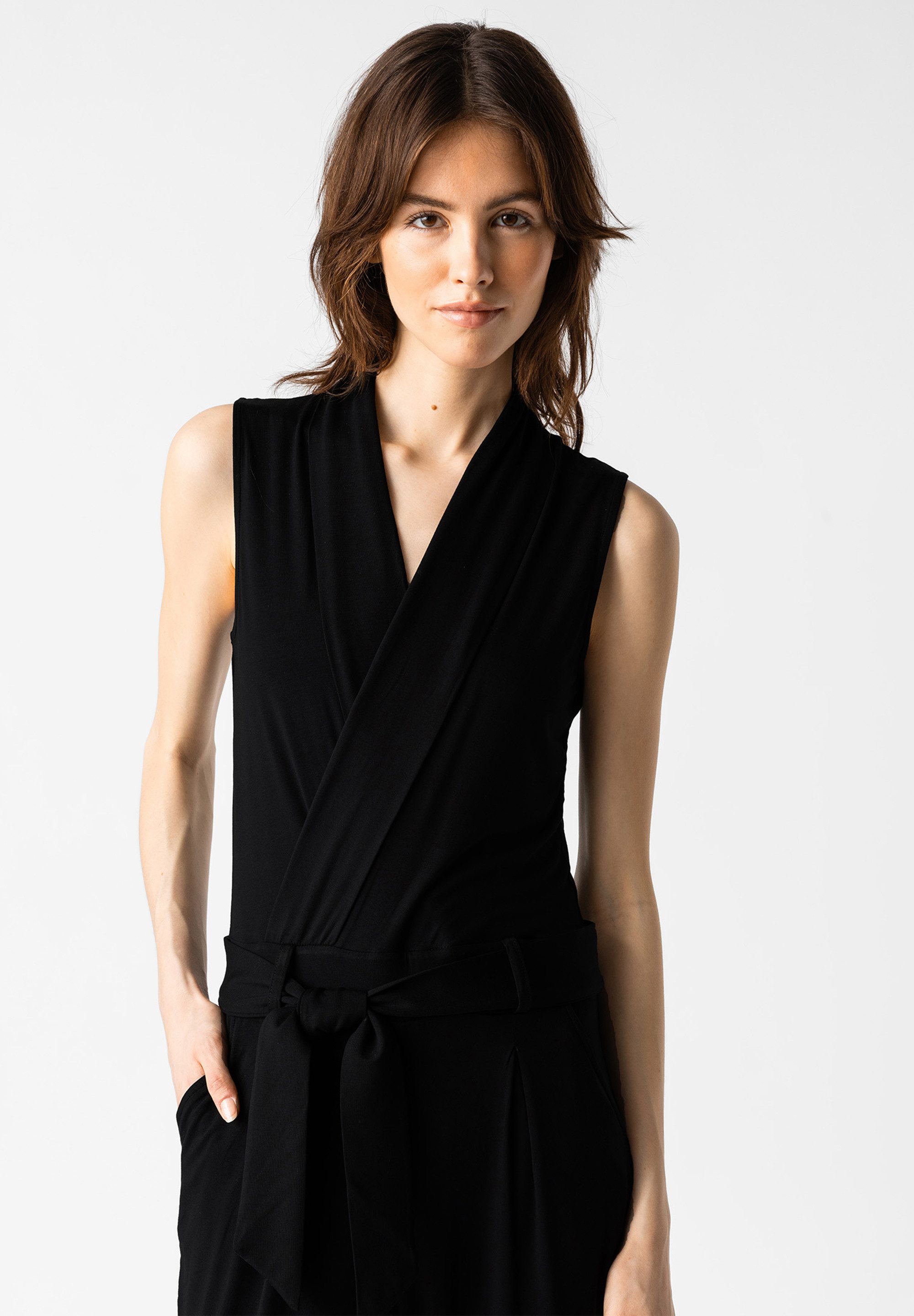 Les Lunes Jumpsuit Stela Bambusviskose, V-Ausschnitt, seitliche Eingrifftaschen, Taillengürtel