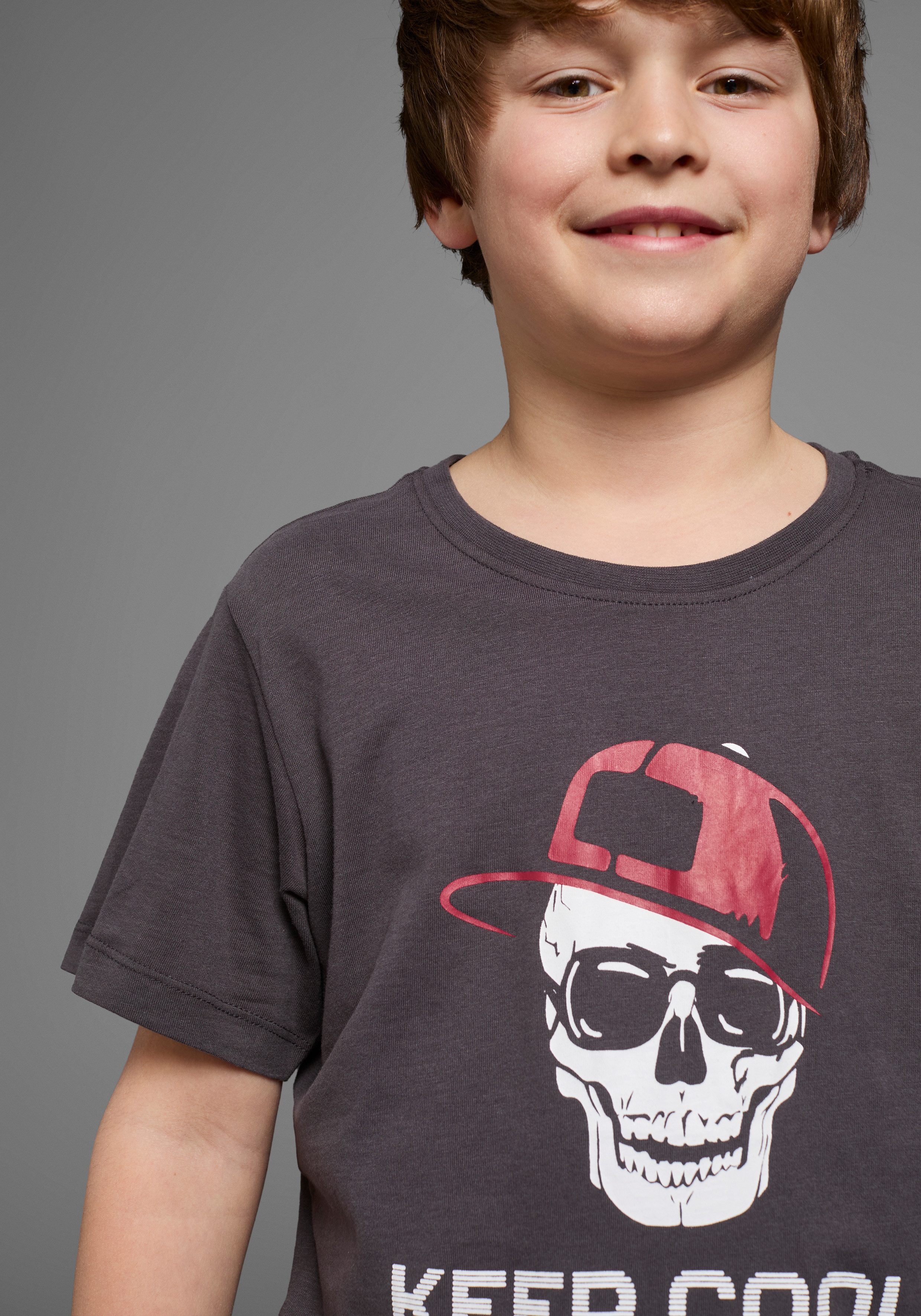 KIDSWORLD T-Shirt Mit Sprüche-Print: KEEP COOL... kurzärmelig, basic geschnitten, Rundhalsausschnitt, aus Baumwolle