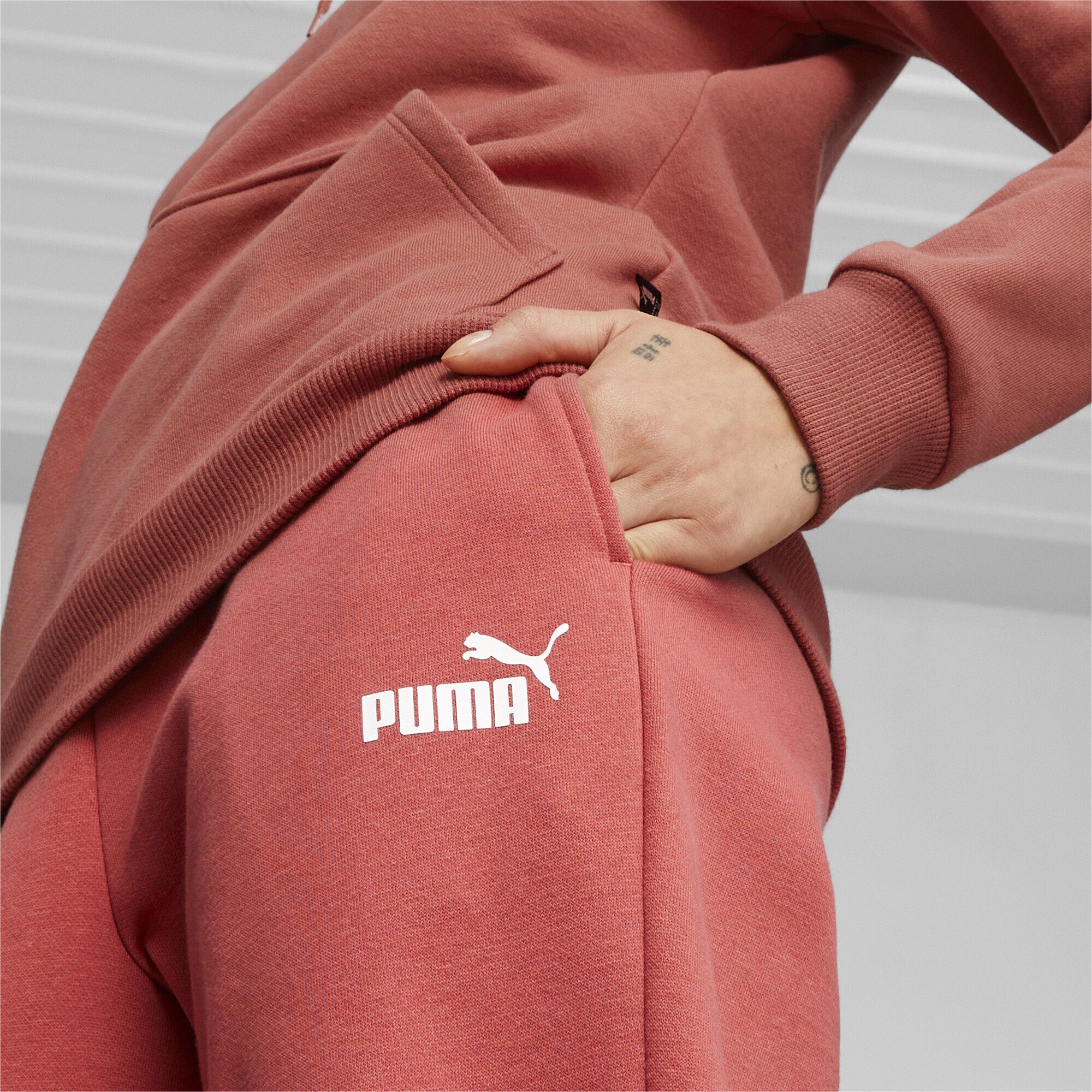 PUMA Sporthose Red Jogginghose Essentials Astro Damen