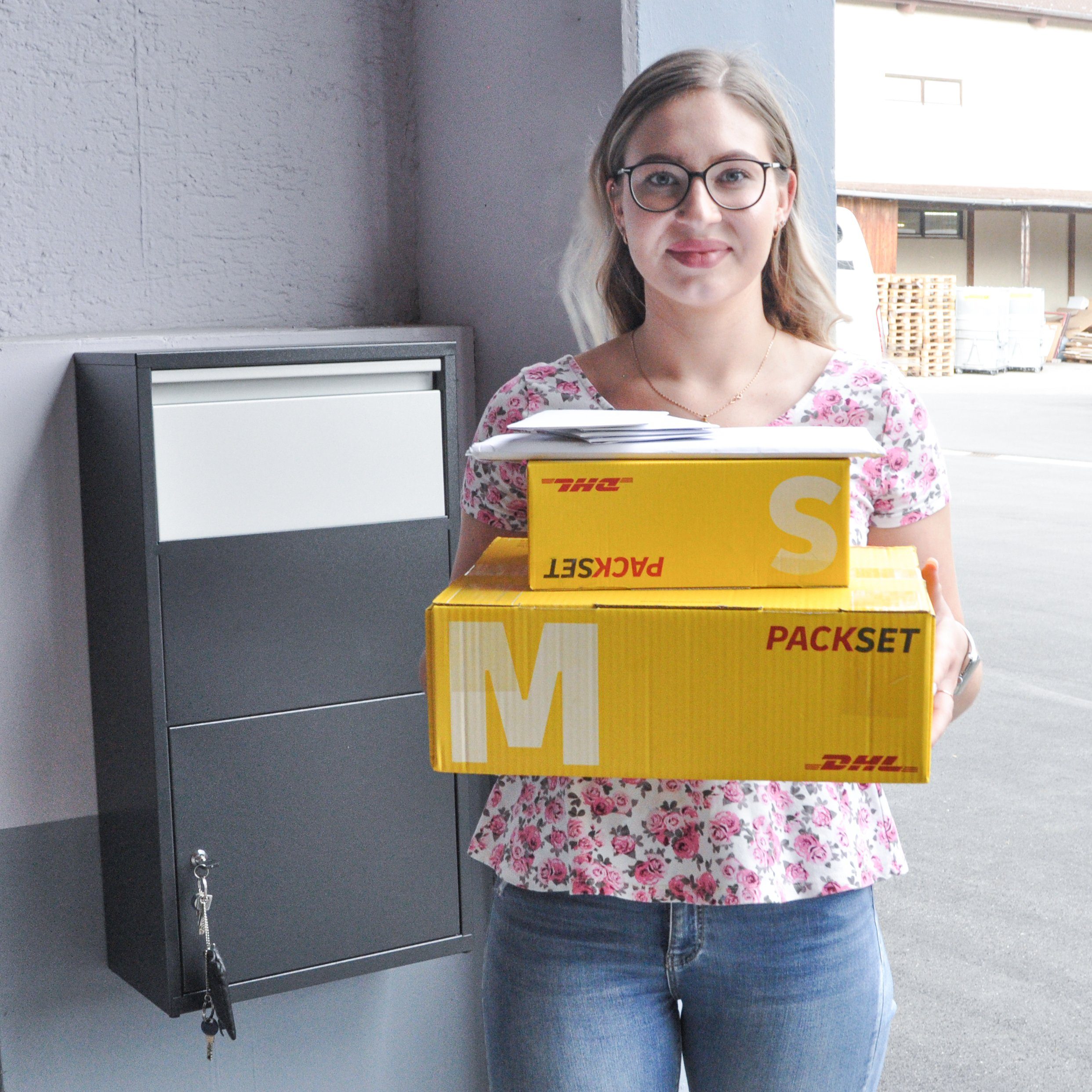 Haussmann 400 Vormontiert Paketbriefbox Protect, Pulverbeschichtet gefalzt Paketbriefkasten Regenschutz