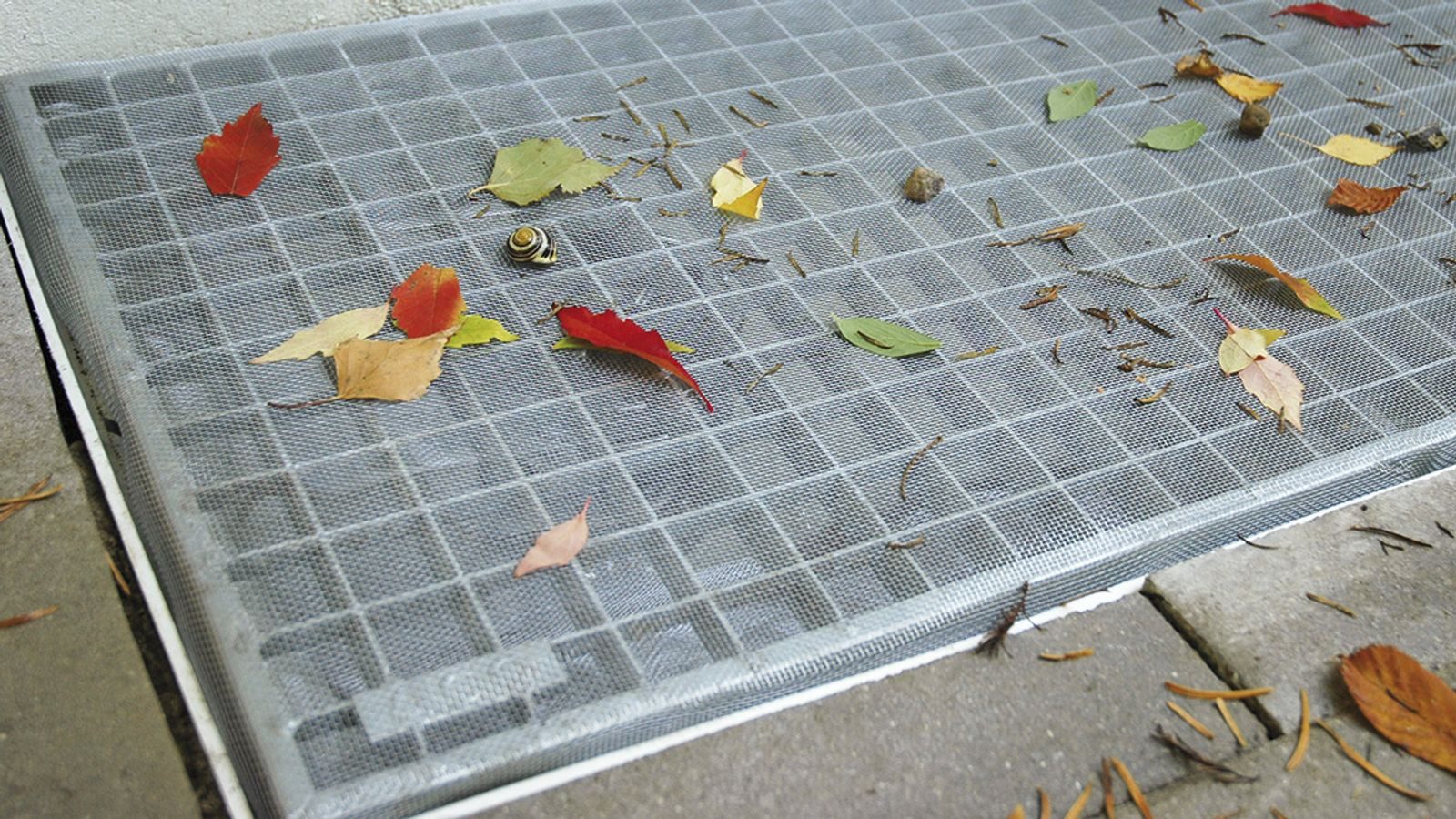 ACO Severin Ahlmann GmbH & Co. KG Kellerfenster Laub- & Insektenschutzgitter für Lichtschachtroste bis zu 140 x 75 cm, hohe Trittsicherheit, reißfest und witterungs- / UV-beständig