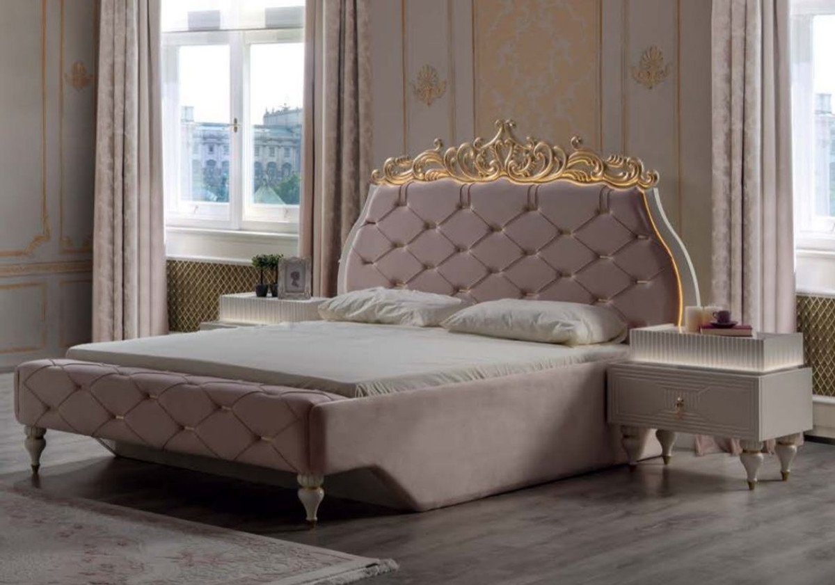 Casa Padrino Bett Doppelbett Rosa / Creme / Gold 204 x 233 x H. 149 cm -  Edles Massivholz Bett mit Kopfteil - Prunkvolle Schlafzimmer Möbel im  Barockstil