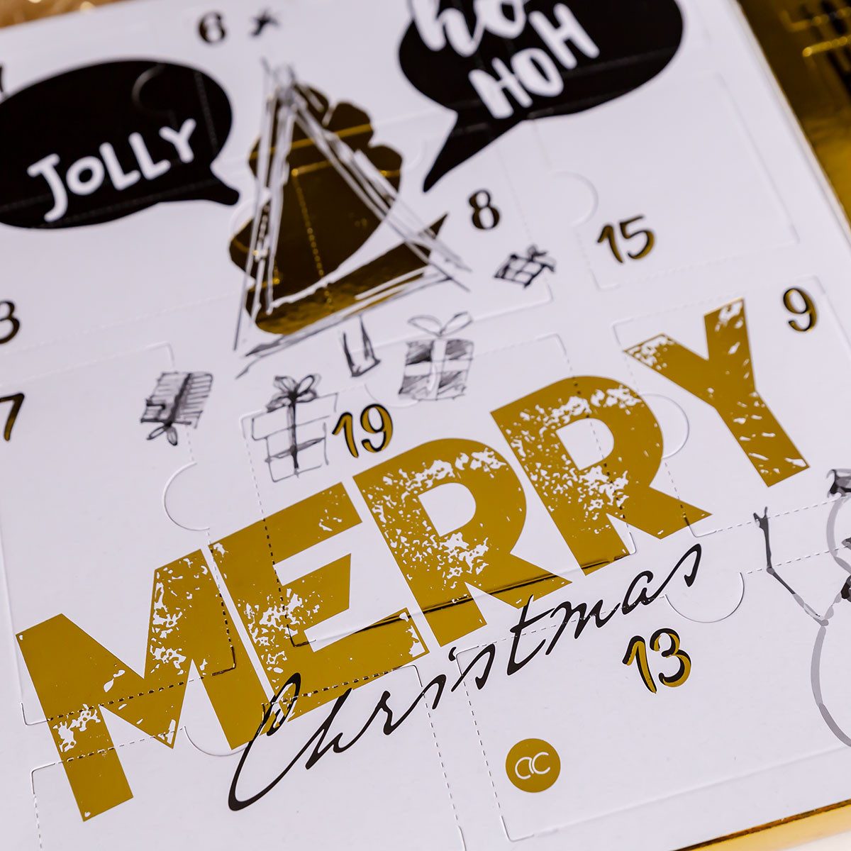 ACCENTRA Adventskalender Accentra GOLD Adventskalender – 24x Deko-Kosmetik in Buchform, 24-teilige Make-up-Auswahl für tägliche Glamour-Looks