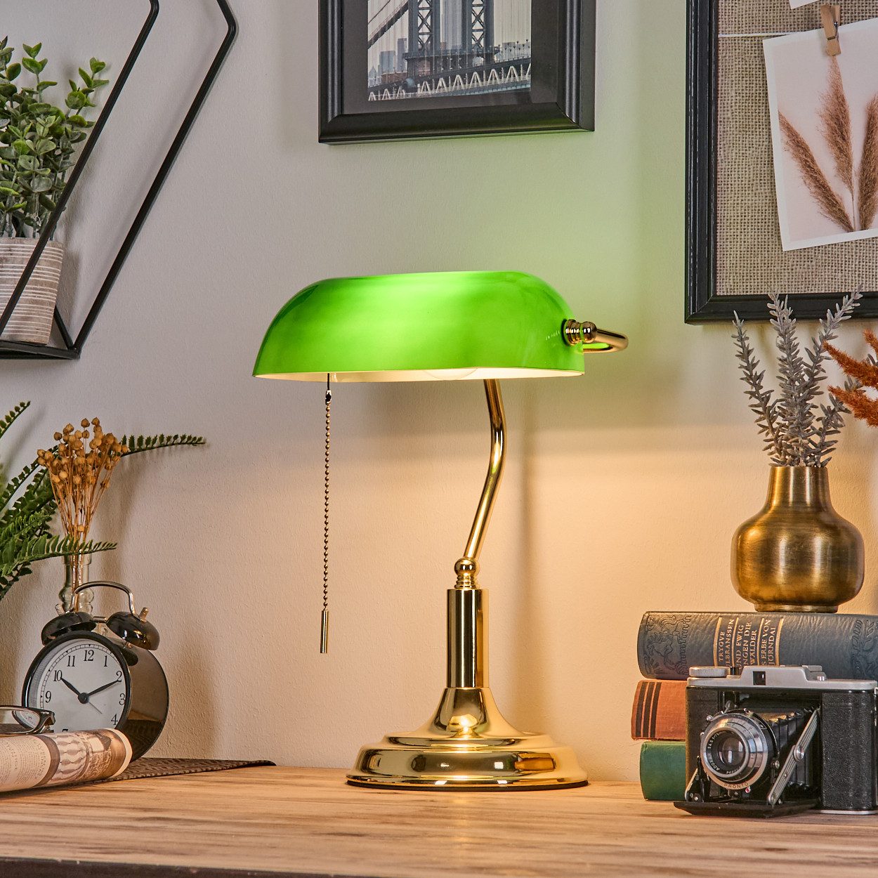 hofstein Tischleuchte Tischlampe aus Metall/Glas in Goldfarben/Grün/Weiß, Schreibtischlampe, ohne Leuchtmittel, traditionelle Bankerlampe für Büros im Vintage-Design, Zugnschnur, E27