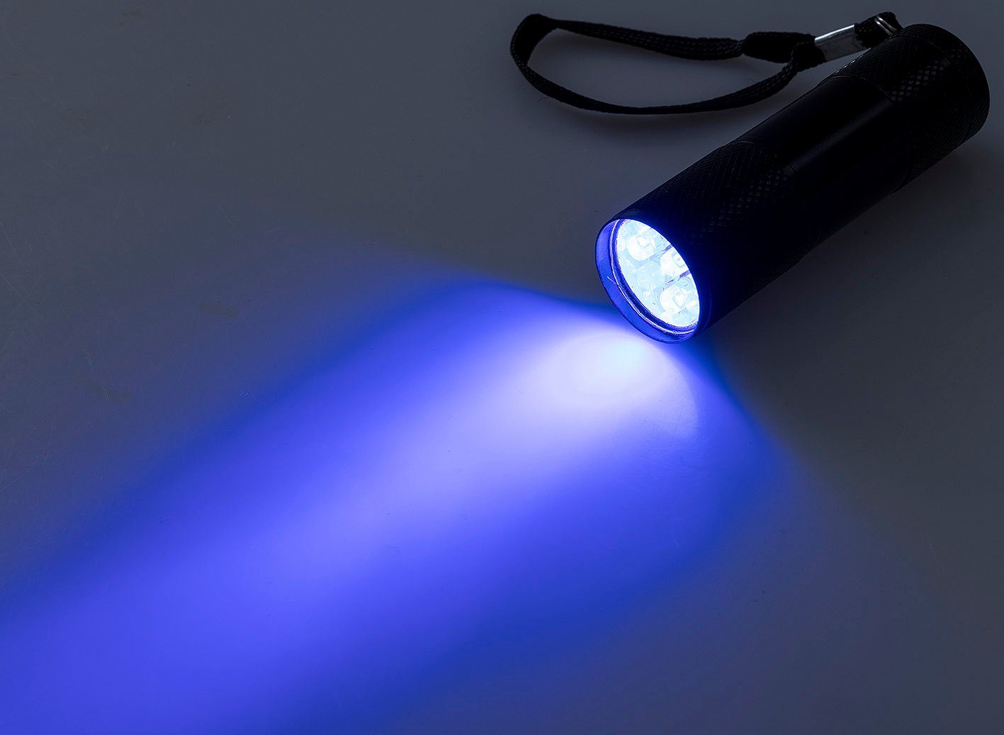 ChiliTec LED Taschenlampe UV LED Schwarzlicht Taschenlampe 9 LEDs kompakt 25x88mm