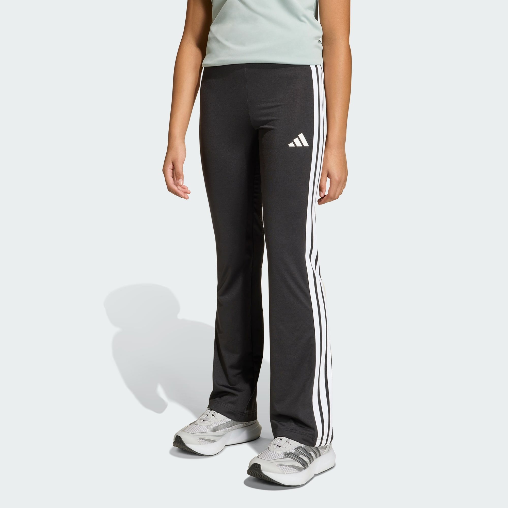 adidas Sportswear Leggings TRAIN ESSENTIALS 3-STREIFEN FLARED LEGGINGS (1-tlg)
