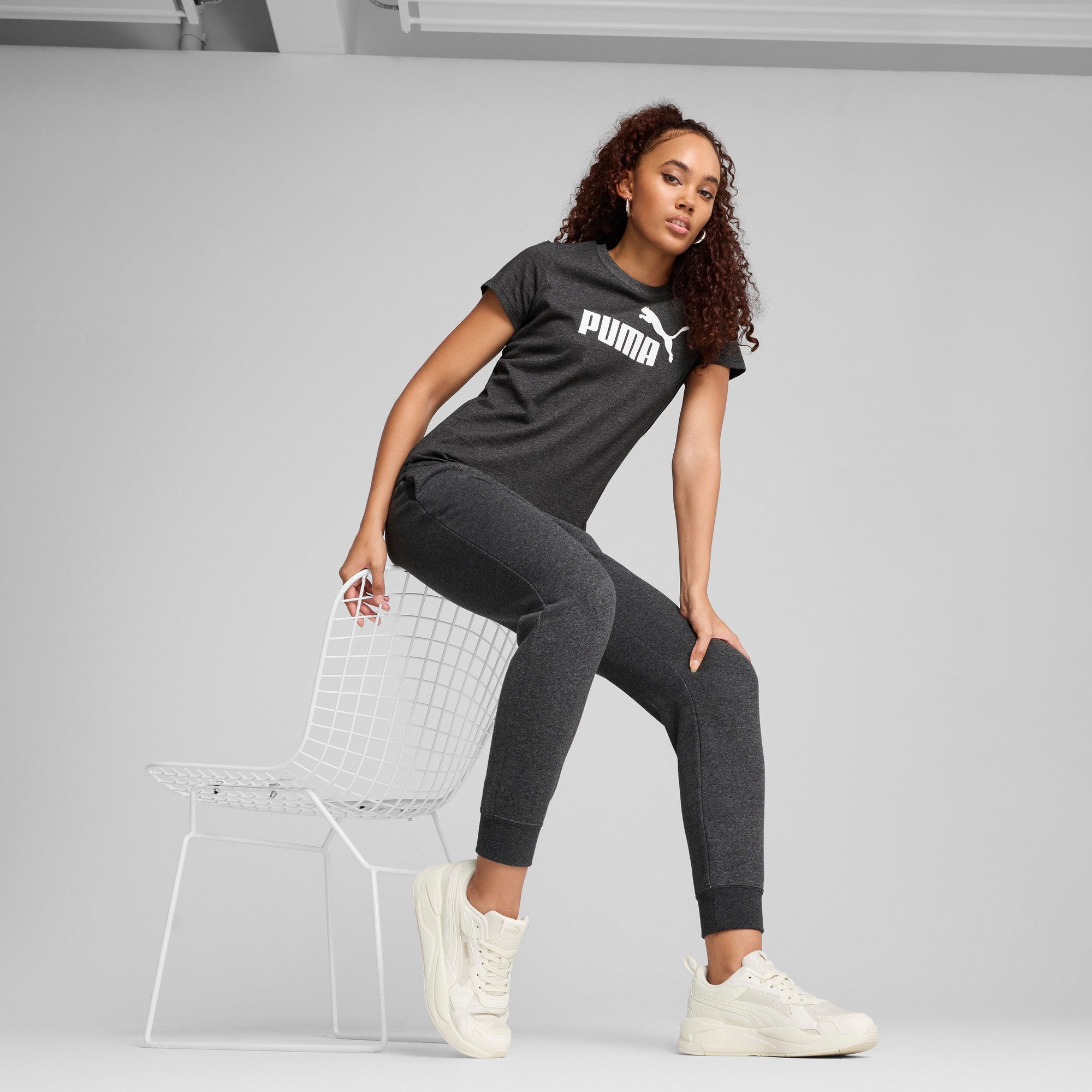 PUMA T-Shirt ESS NO 1 LOGO TEE reguläre Passform, Kurzarm, für sportlichen Look im Alltag