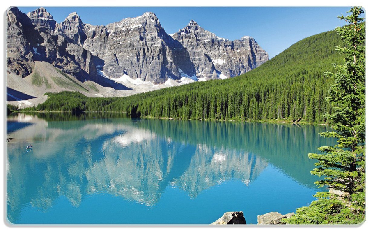 Wallario Frühstücksbrett Tiefblauer See mit Bergpanorama und Wäldern  Kanada, ESG-Sicherheitsglas, (inkl. rutschfester Gummifüße 4mm, 1-St), 14x23cm
