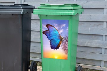 MuchoWow Wandsticker Schmetterling - Sonnenuntergang - Löwenzahn - Blau (1 St), Mülleimer-aufkleber, Mülltonne, Sticker, Container, Abfalbehälter