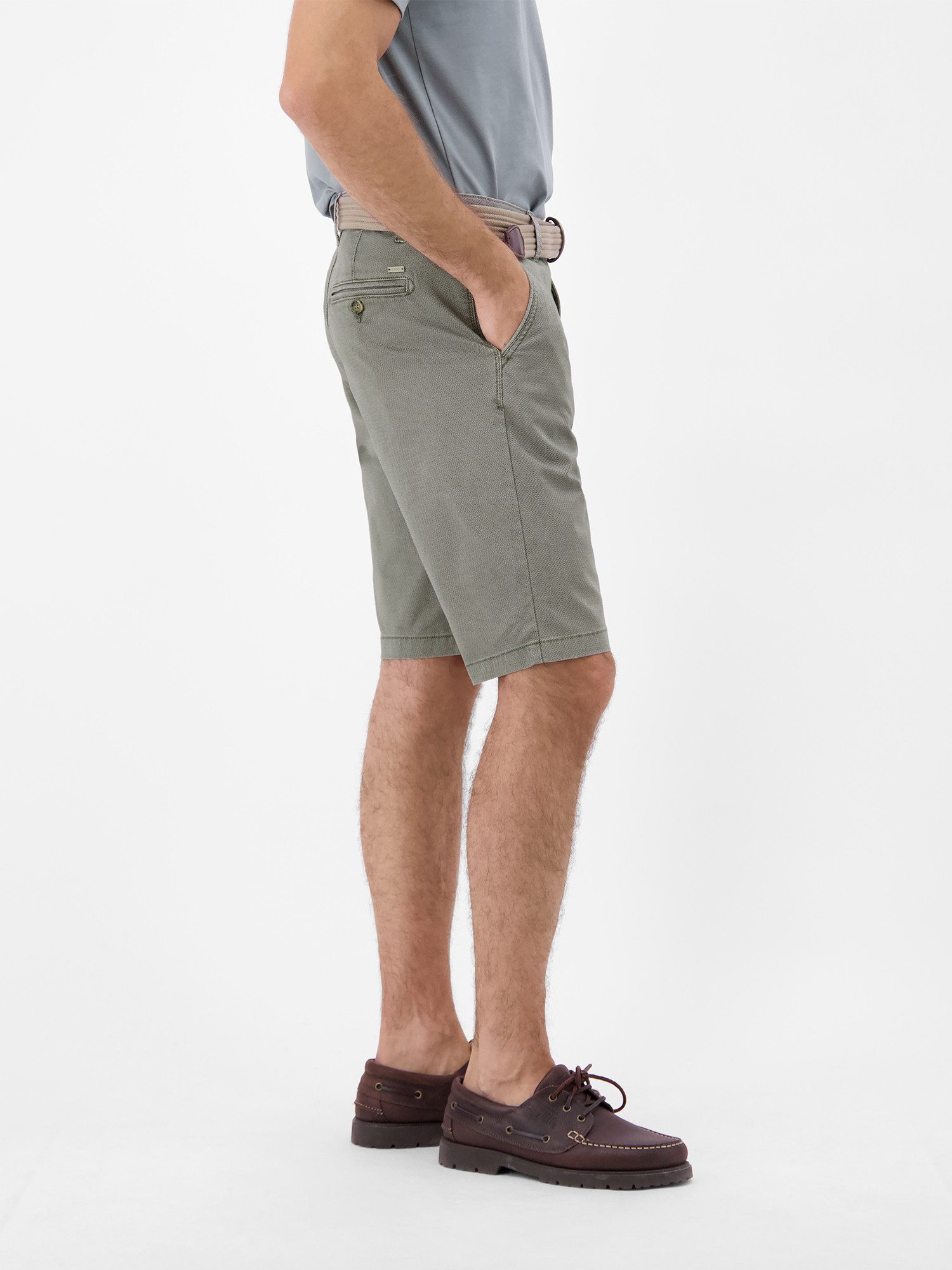 LERROS Chinoshorts Bequeme Chino-Bermuda mit Gürtel und Minimalprint Leichte Sommershorts aus 98% Baumwolle und 2% Elasthan, mit 4 Taschen
