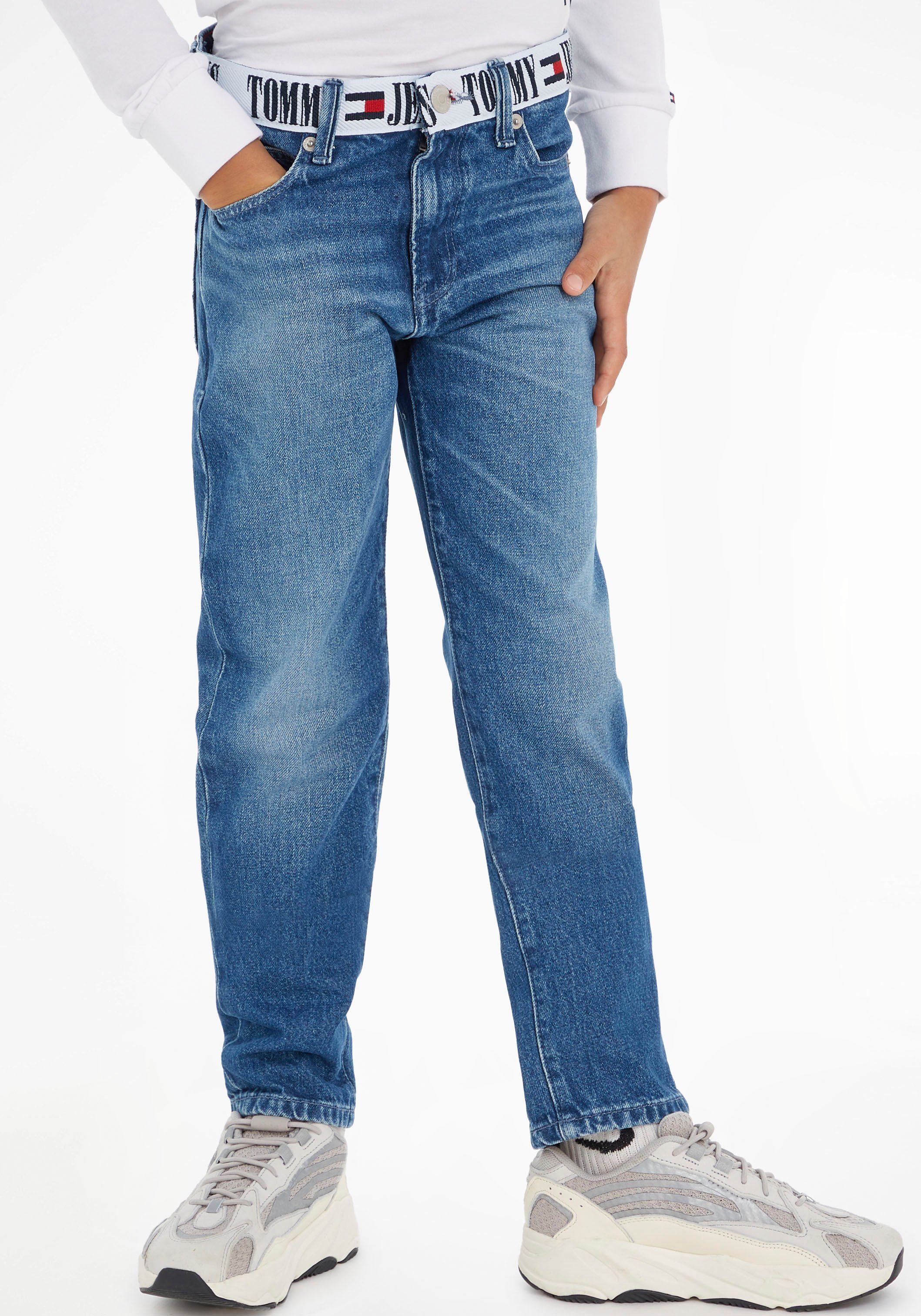 Bund coolem Jeans mit TAPE MONOTYPE Tommy Straight-Jeans MODERN STRAIGHT Tommy Hilfiger