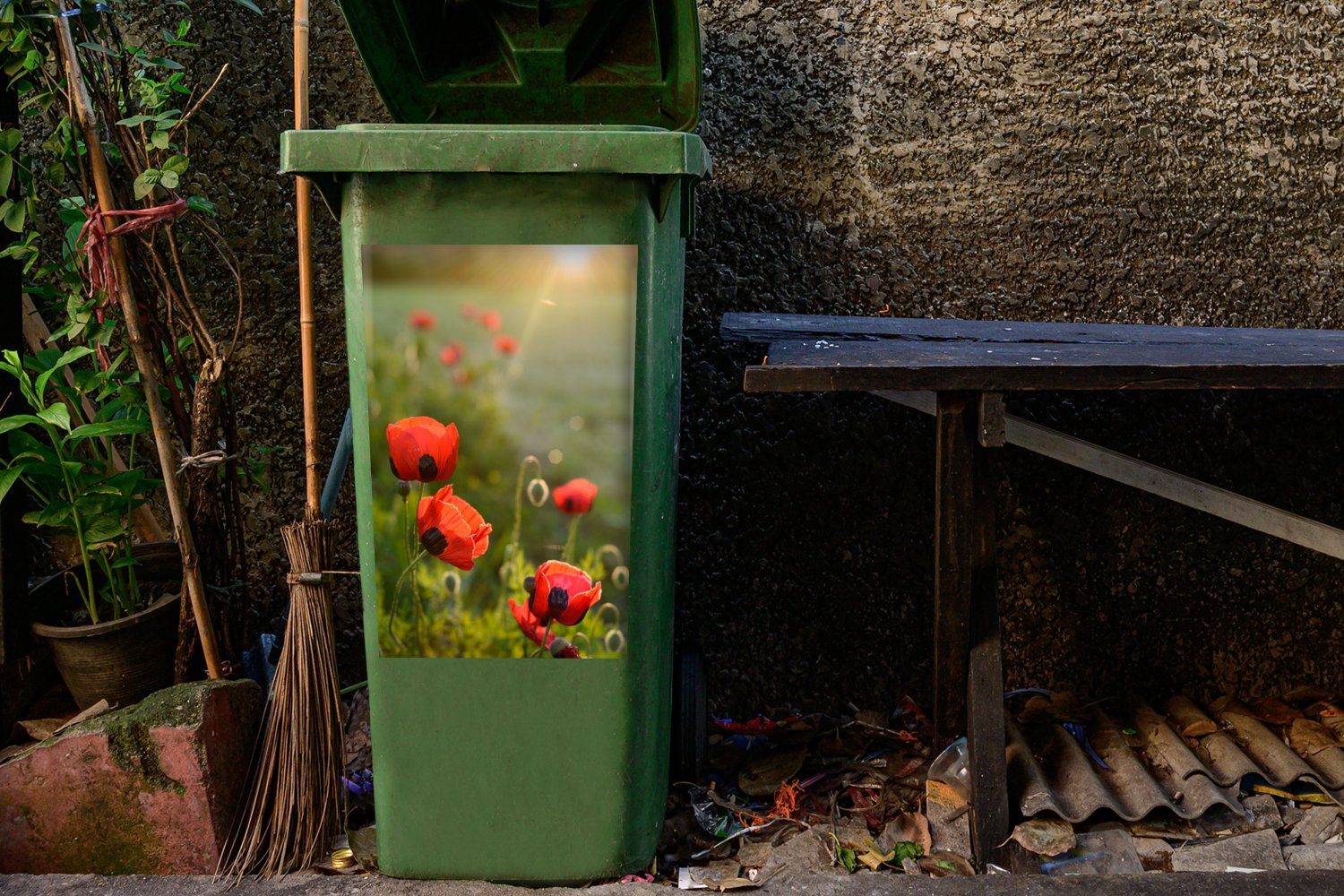 St), Sonnenuntergang Mohnblumen bei Abfalbehälter MuchoWow (1 Mülltonne, Container, Mülleimer-aufkleber, Wandsticker Sticker,