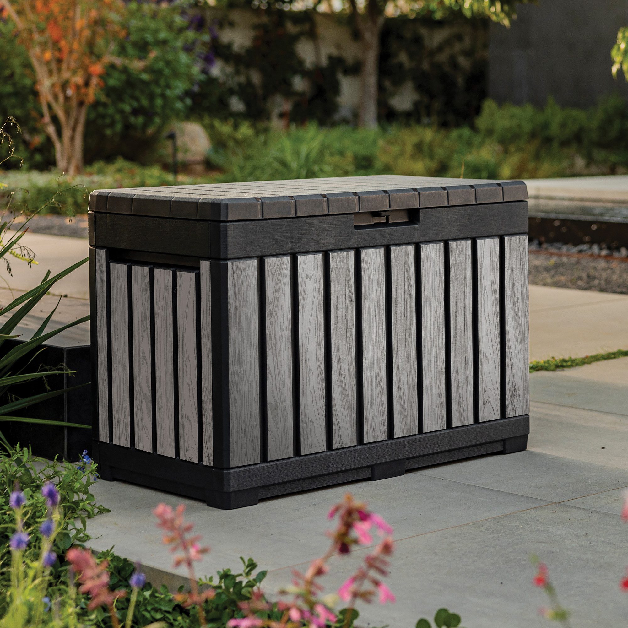 Keter Gartenbox Kentwood, 190 Liter, Holzoptik Stormgrey, Deckel bis 260 kg belastbar, abschließbar, wetterfest, UV-resistent, wartungsfrei