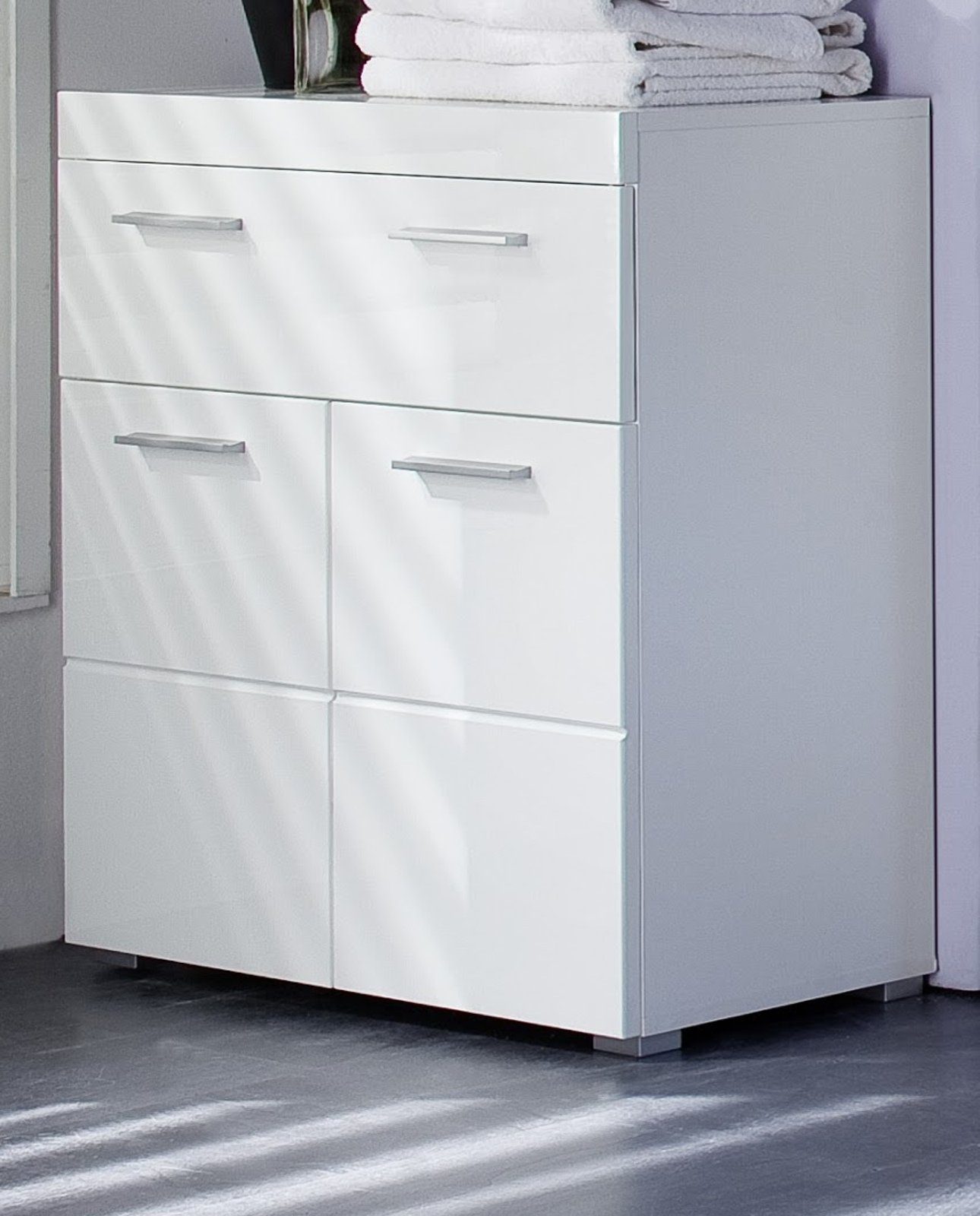 trendteam Badkommode Amanda (Bad Unterschrank in weiß, 2-türig, 73 x 79 cm), Hochglanz