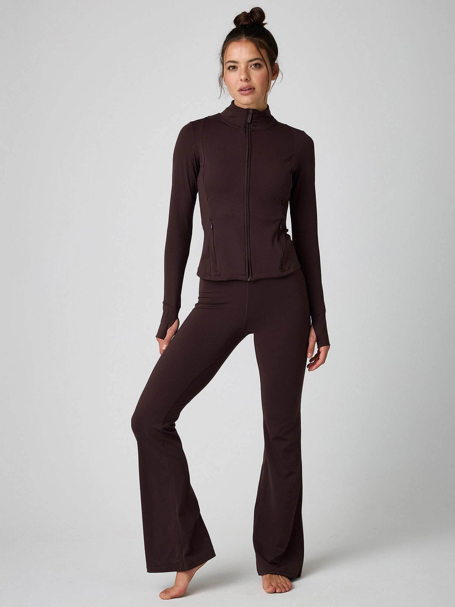 OCEANSAPART Jogger Pants Gianna (1-tlg) mit ausgestelltem Bein