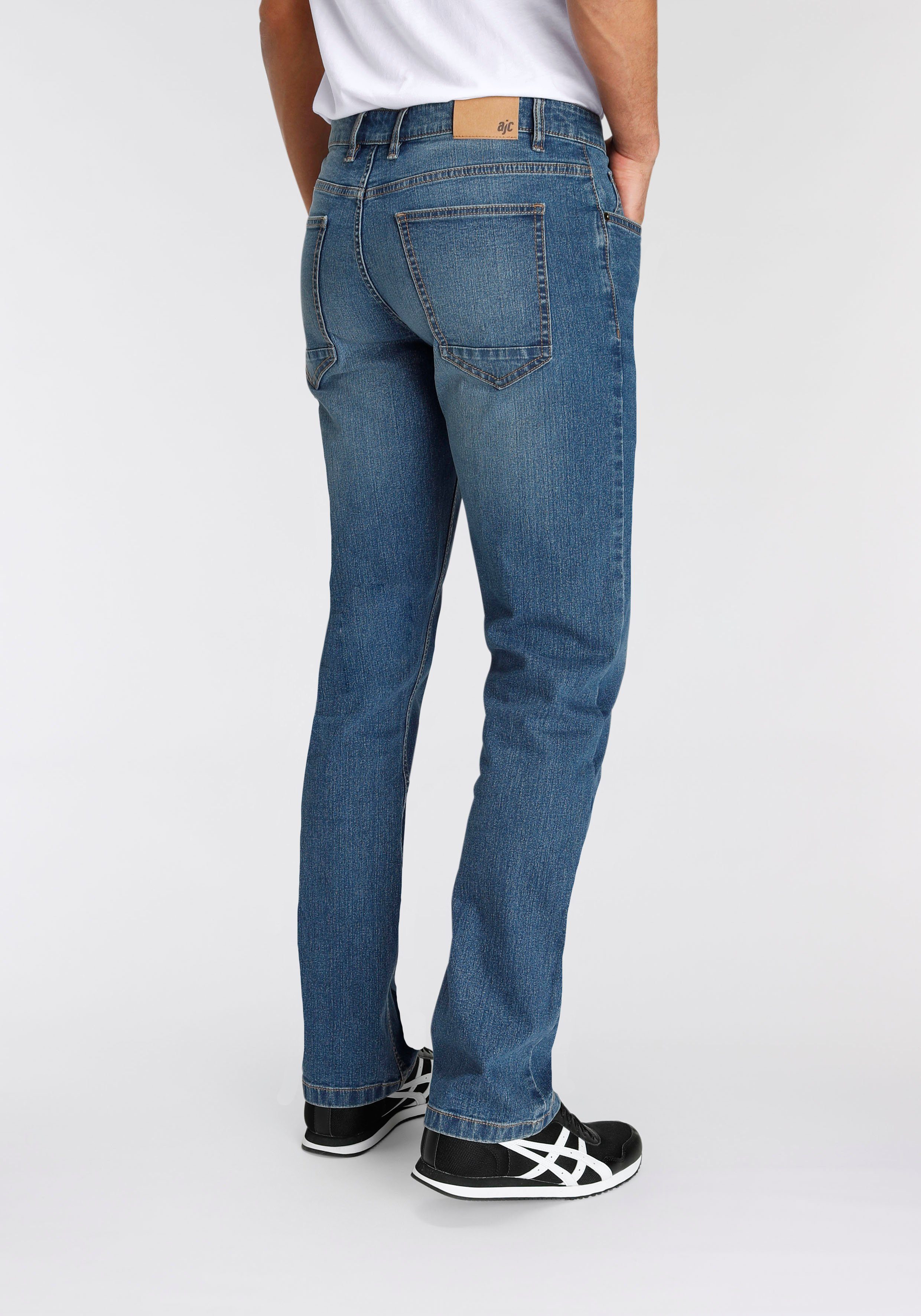 blue im Comfort-fit-Jeans 5-Pocket-Style AJC