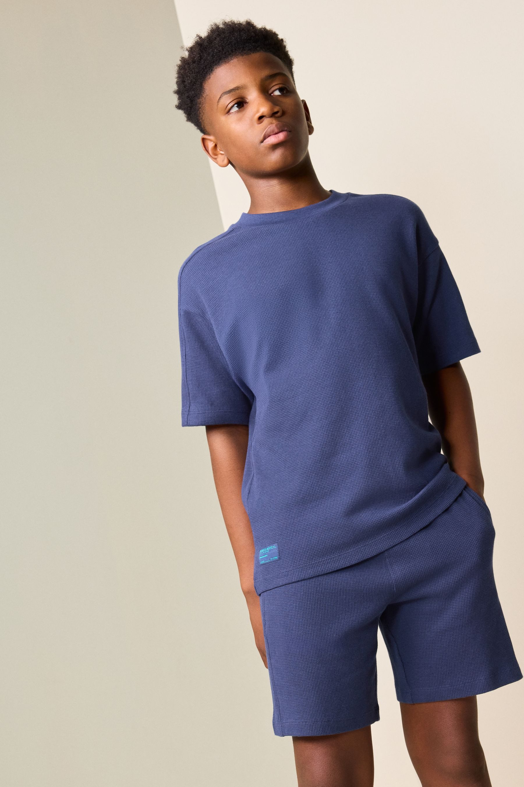 Next T-Shirt & Shorts Strukturiertes T-Shirt und Shorts, Set (2-tlg)