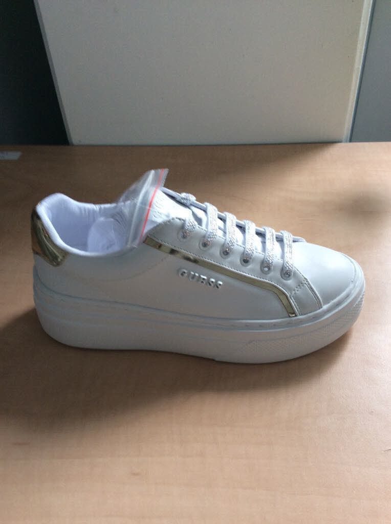 Guess Schachteln aufheben! Schnürschuh