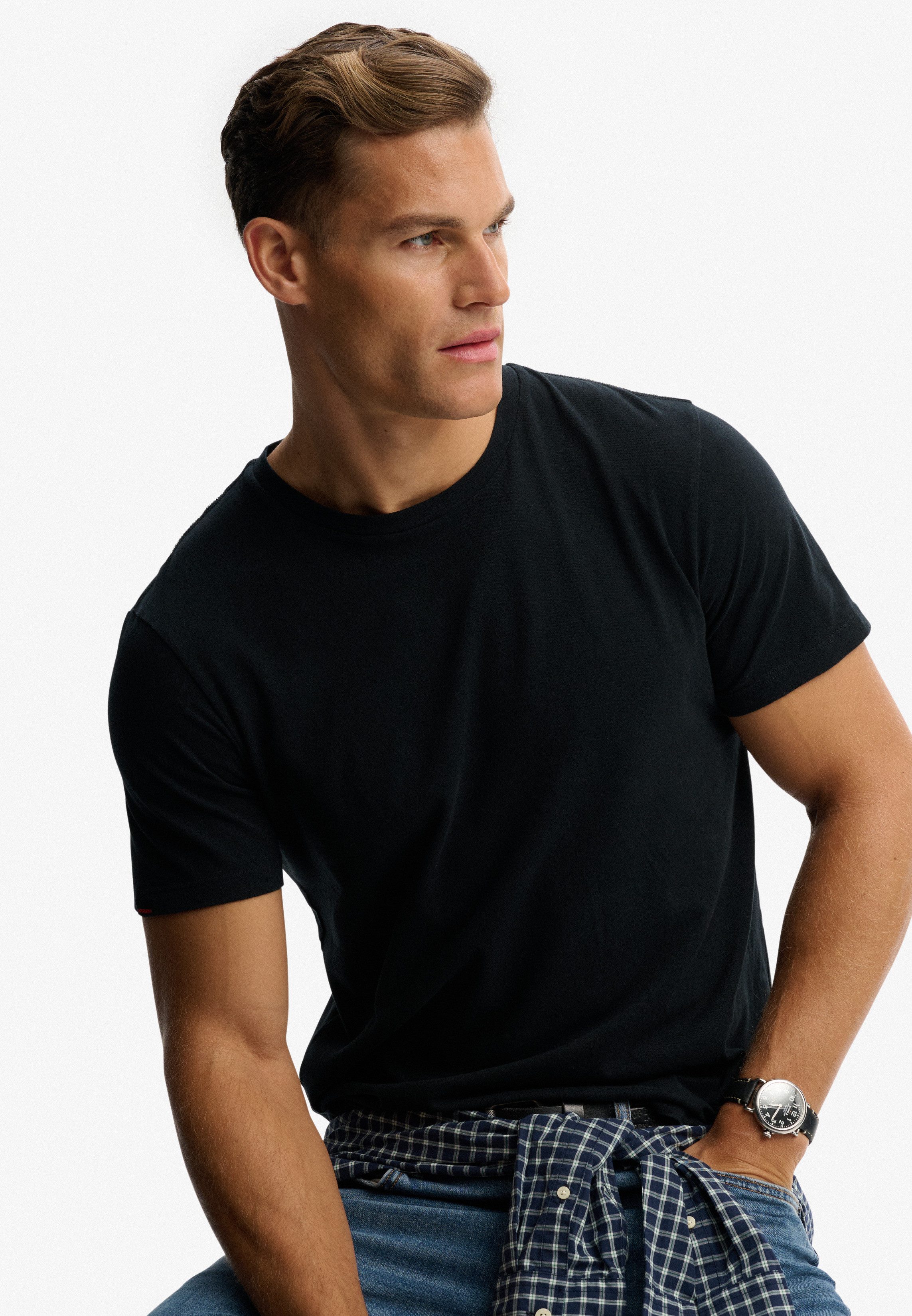 Superdry Rundhalsshirt CLASSIC ESSENTIAL TEE Relaxed Fit, aus Baumwolle und Single Jersey, mit Rundhalsausschnitt