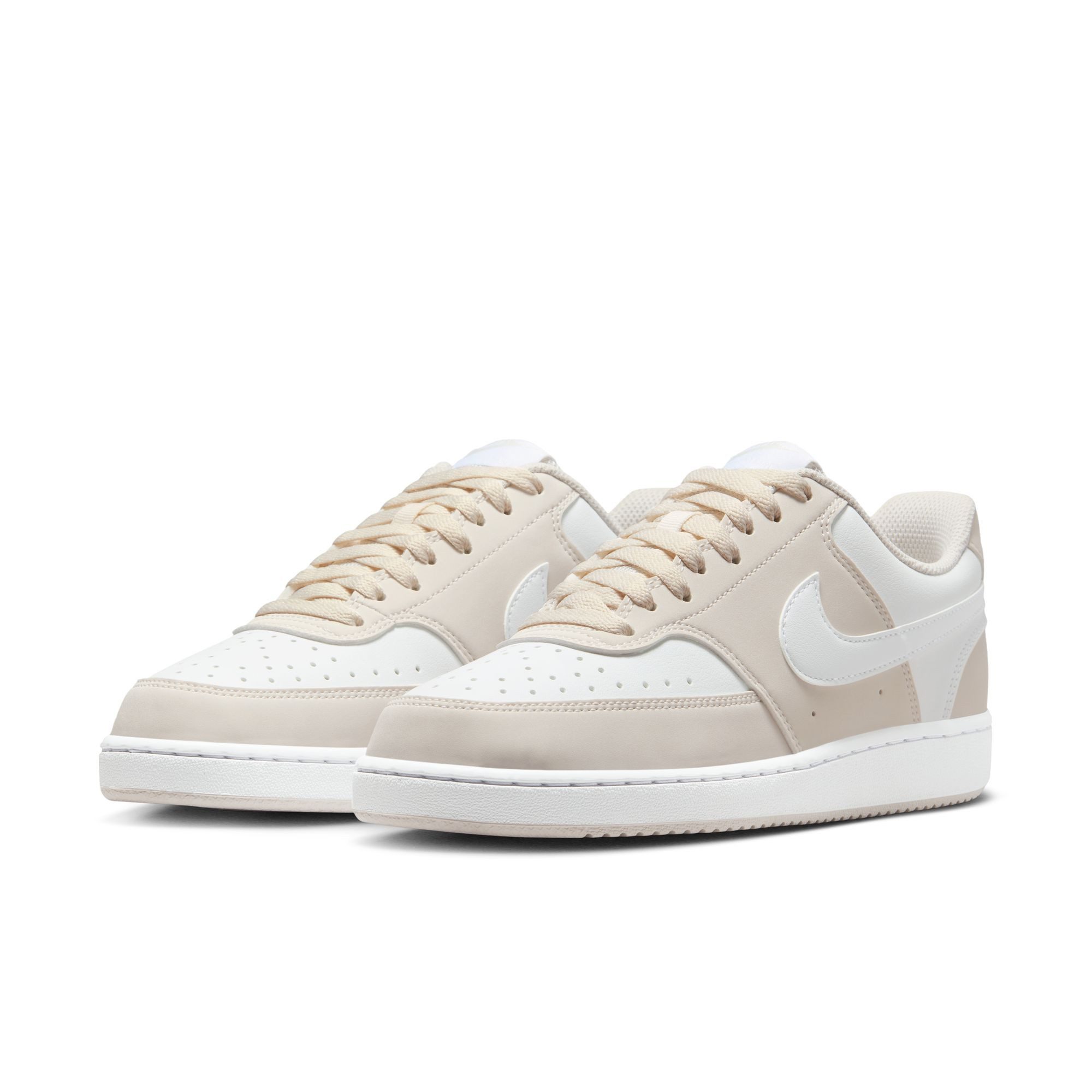 Nike Sportswear W COURT VISION LOW P NBK Sneaker inspiriert vom Design des Nike Air Force