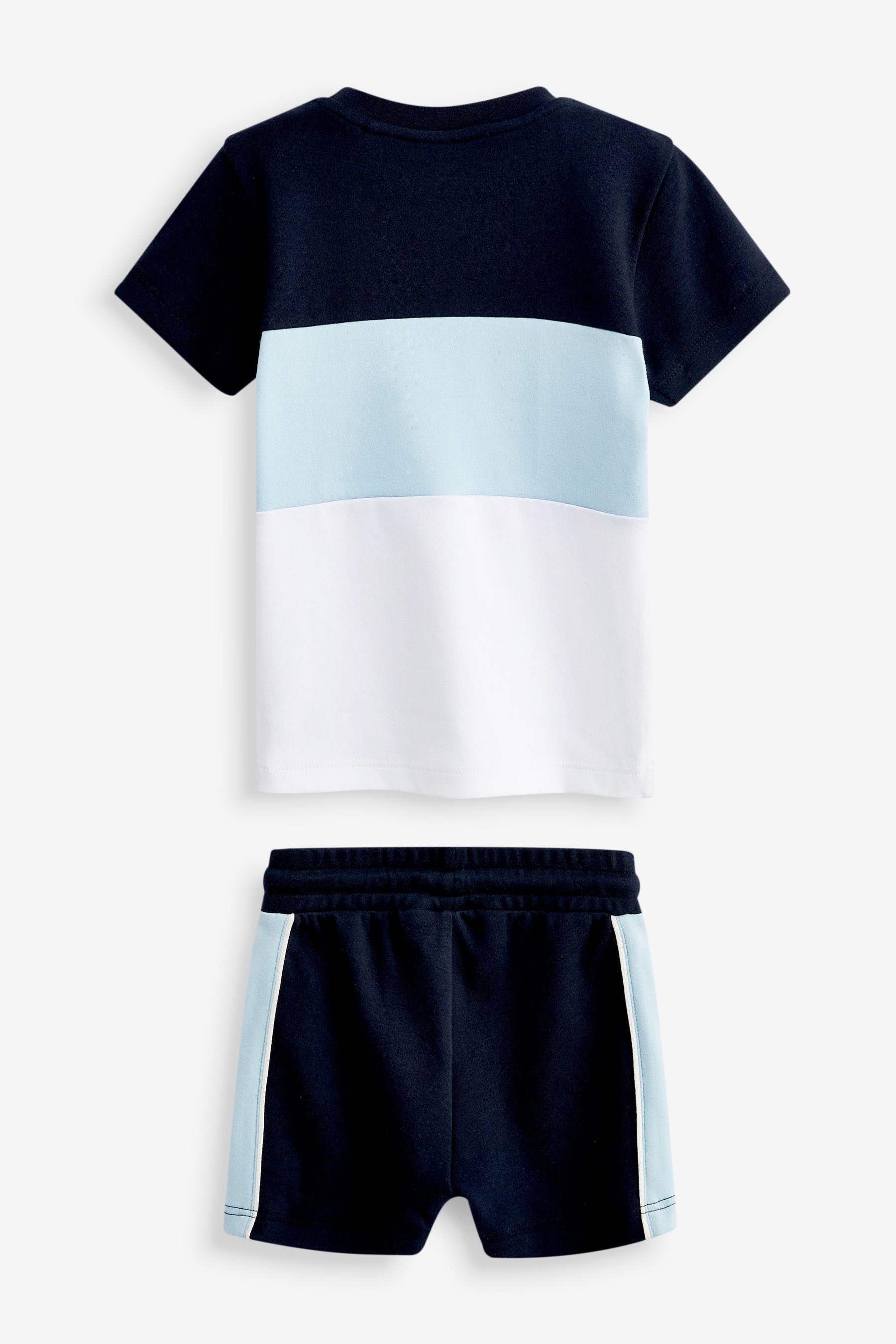 im Set und Kurzarm-T-Shirt (2-tlg) Next White Hose Shorts & in Blockfarben Blue and Shirt