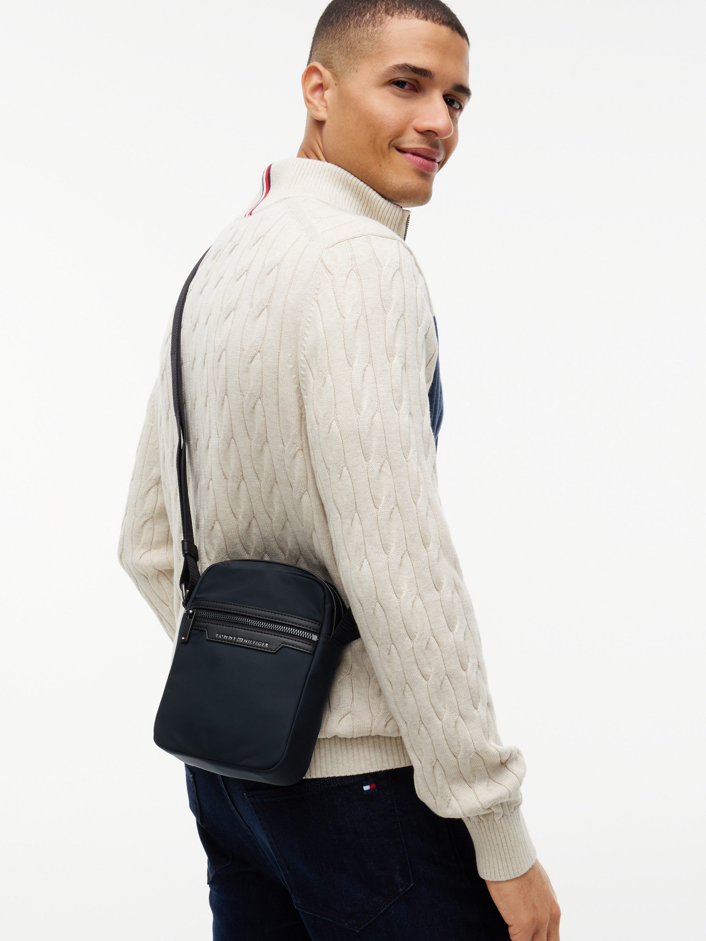 Tommy Hilfiger Umhängetasche TH NYLON MINI REPORTER, Unisex Schultertasche, Casualbag mit Logoschriftzug – Bild 2 von 5