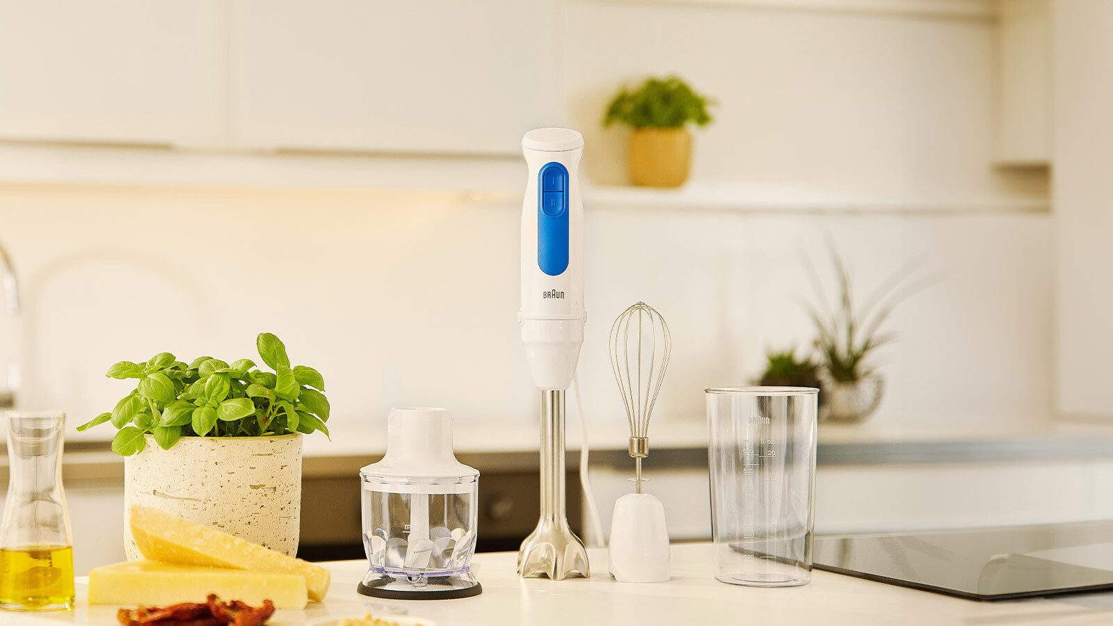 Braun Stabmixer MultiQuick 3 MQ30202M - 2 Geschwindigkeiten, weiß, 900 W, Extra Mahlklinge, 350 ml Zerkleinerer, Schneebesen, Spülmaschinenfest