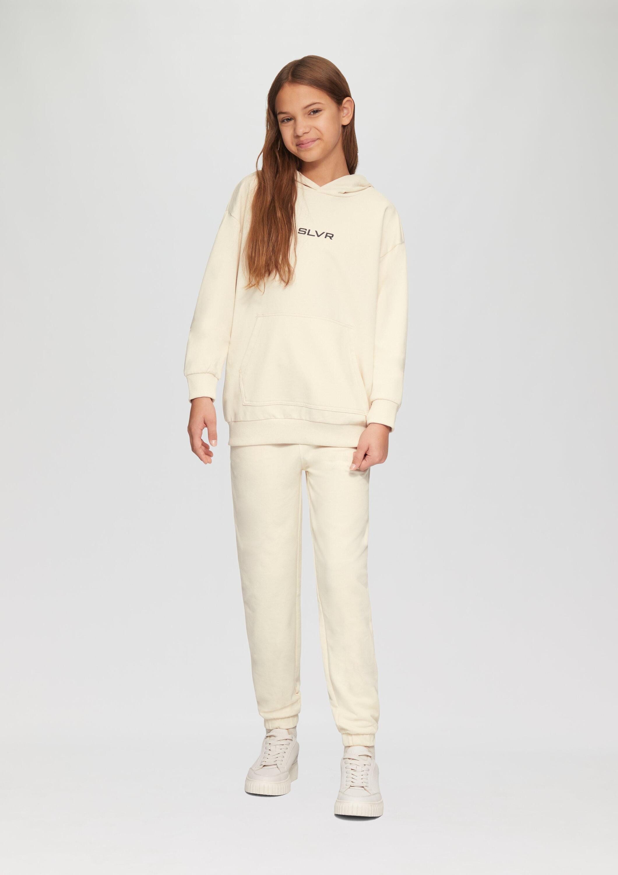 s.Oliver Sweatshirt Sweatshirt Unisex Kapuzen-Sweatshirt mit Känguru-Tasche und Frontprint