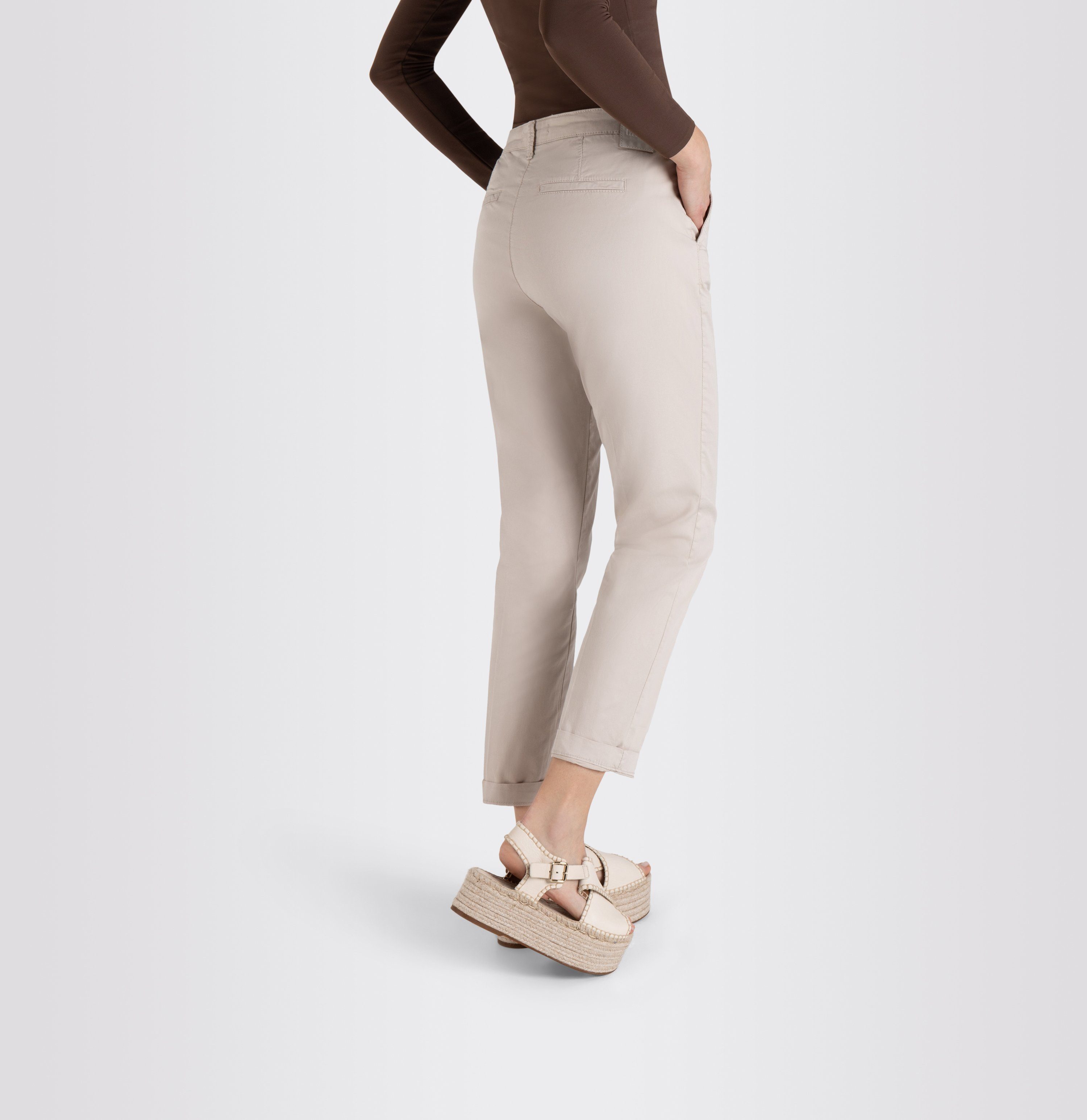 MAC Chinohose CHINO turn up mit dezentem Glanz, elegant und sportiv zugleich