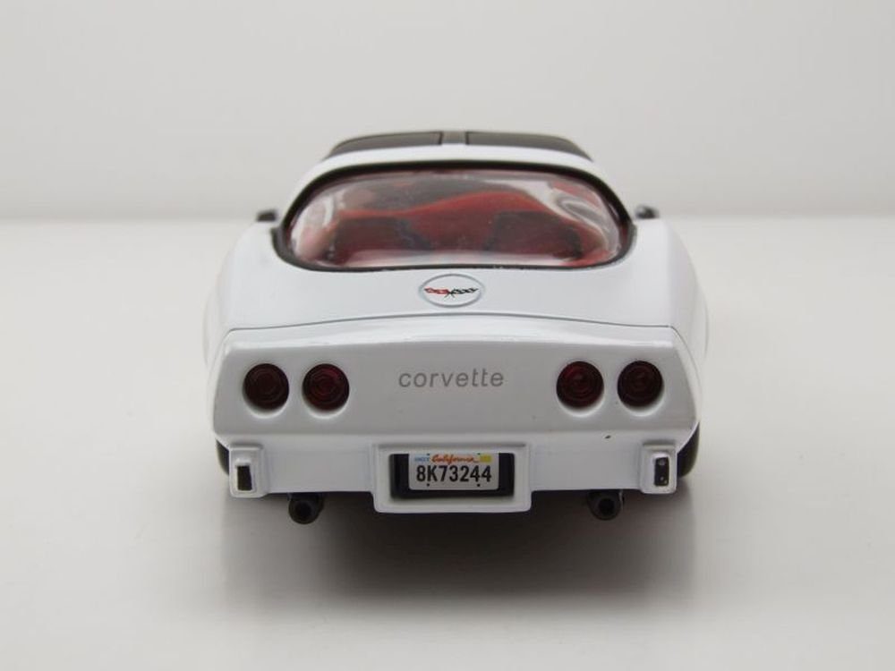 Motormax Chevrolet Corvette C3 Coupe 1979 Modellauto – Weiß, 1:24, Mit öffnenden Türen