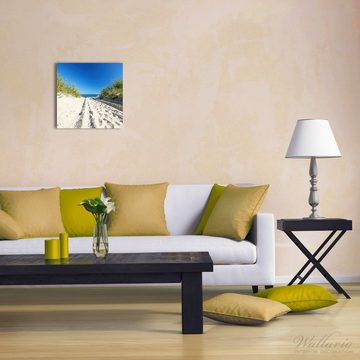Wallario Glasbild, Auf dem Sandweg zum Strand - Blauer Himmel über dem Meer, in verschiedenen Ausführungen