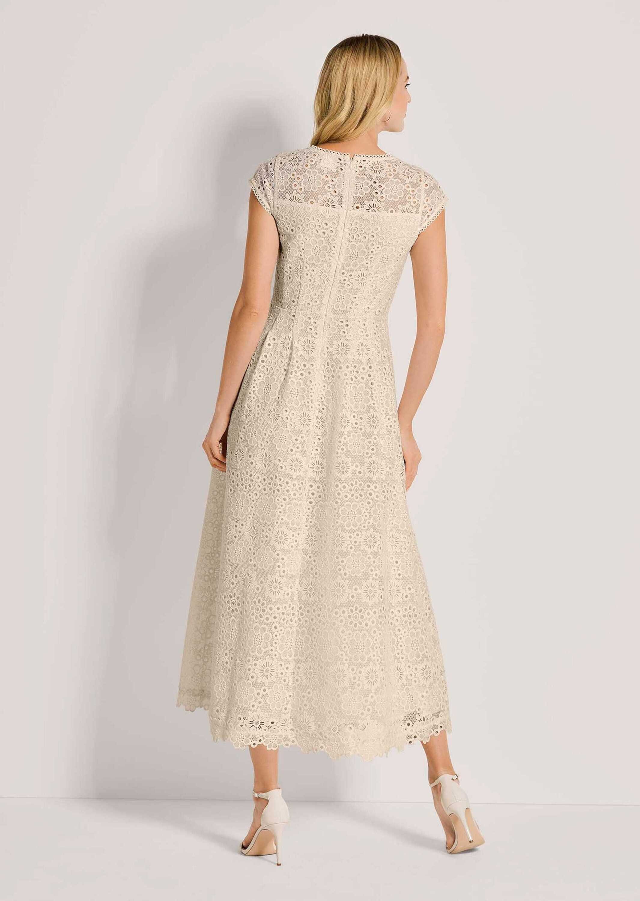 MADELEINE Maxikleid Romantisches Festtagskleid mit Spitzenborte Ärmelloses Spitzenkleid mit schwingendem Rock und Rundhals