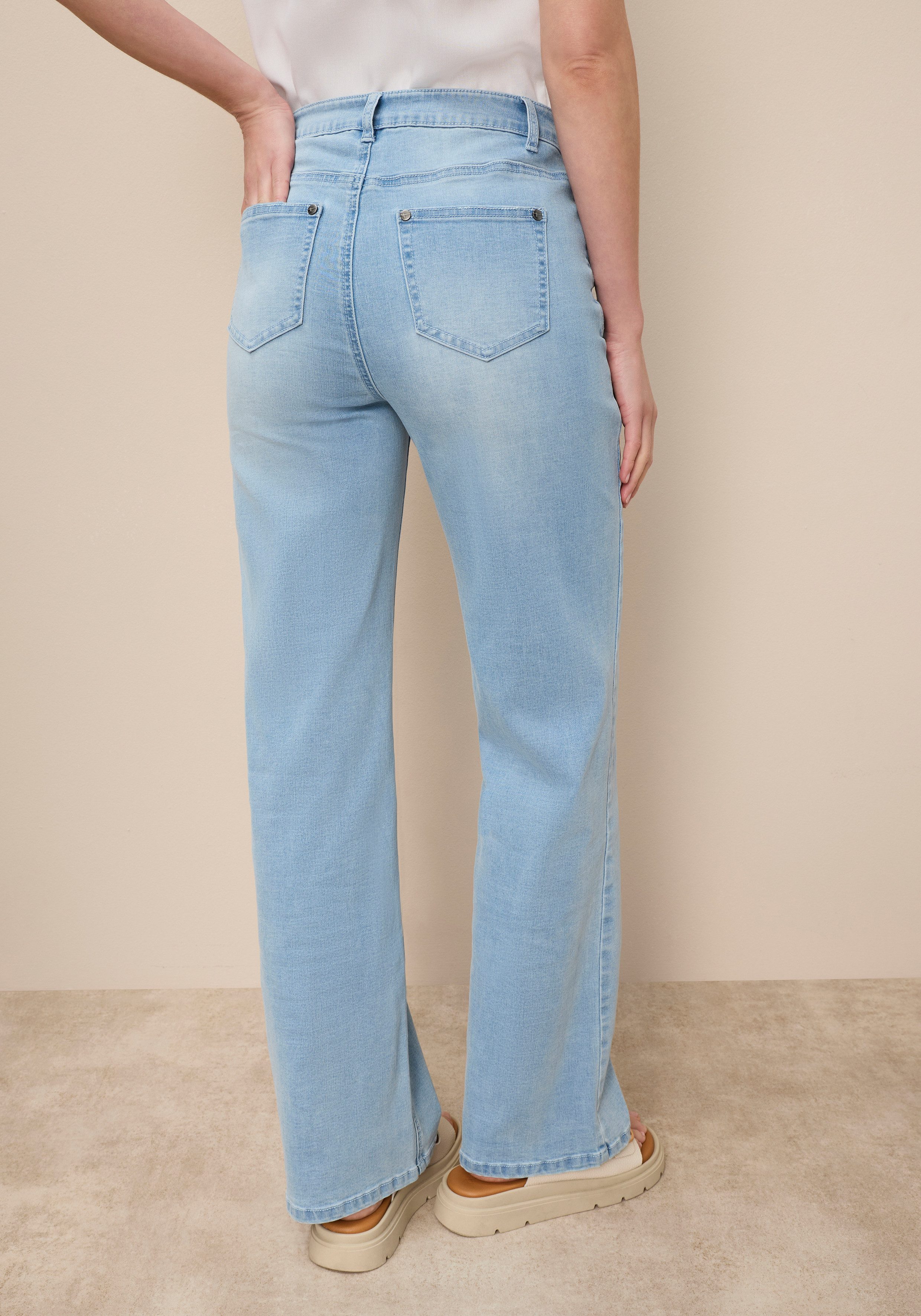 Tamaris Weite Jeans mit modischer Silhouette und hohem Tragekomfort hohe Leibhöhe, langer Schnitt, mit Knopf-Applikationen – Bild 2 von 5