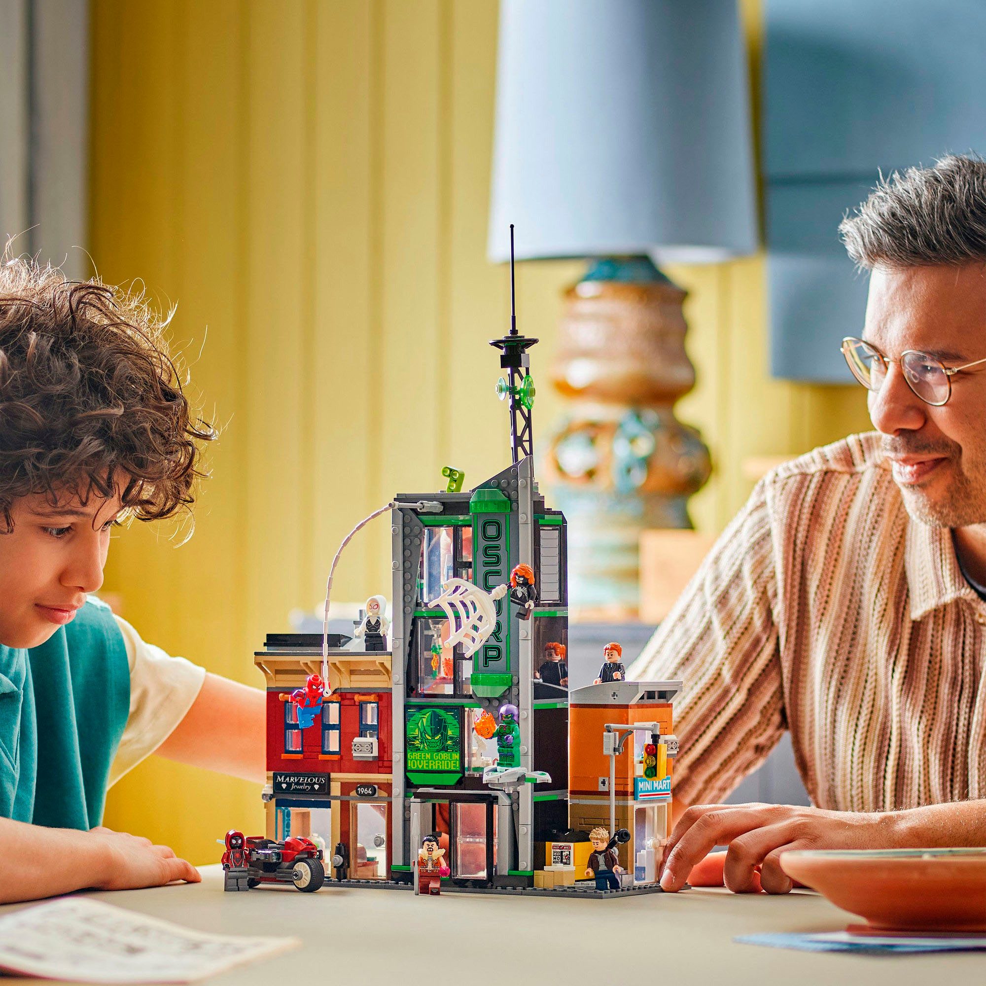 LEGO® Spider-Man vs. Oscorp (76324), LEGO Super Heroes Konstruktionsspielst günstig online kaufen